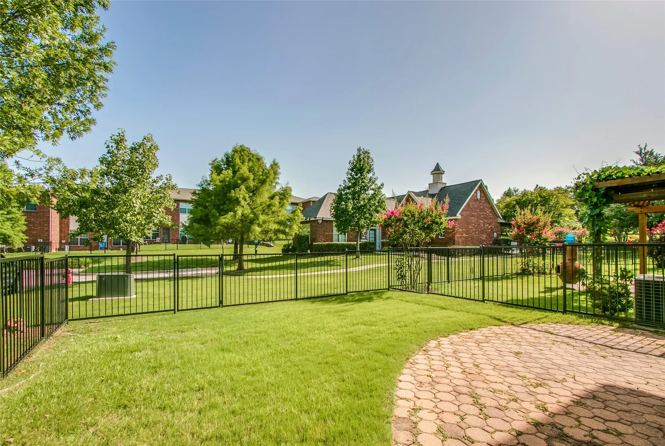 Townhouse For Rent in Dallas County , 1041 Colonial Drive, Coppell, Texas 75019, 3 Bedrooms, 3 Bathrooms, 2 Garage spaces, 1,582 Sqft, built in 2003, Price $2,600, mls#21351361, Real Estate Agent in Coppell, Homes For Rent in Dallas county, Homes For Rent in Coppell, Realtor in Coppell Texas, Real Estate Brokerage Independent Realty Texas, Luminita Cordes Realtor