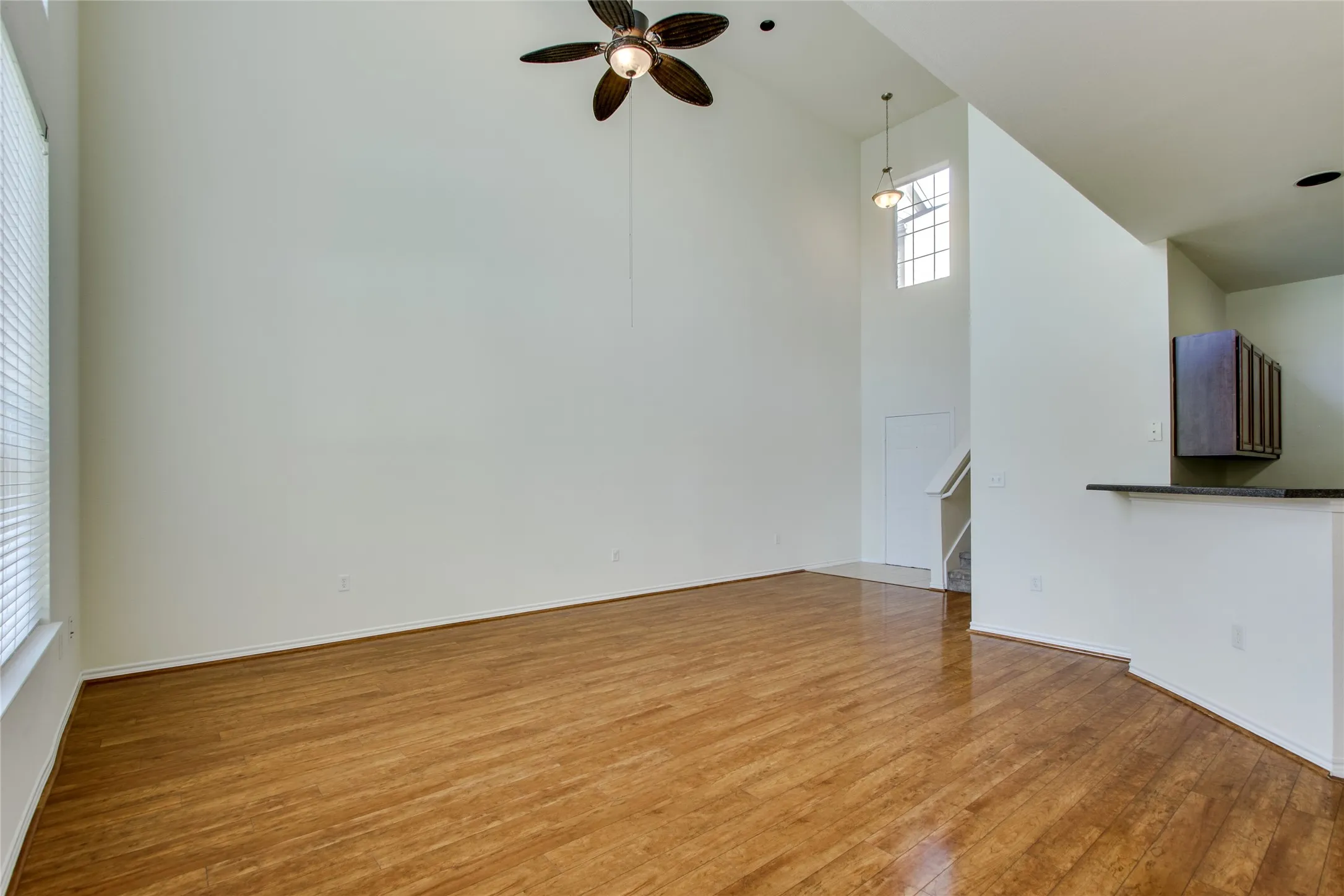 Townhouse For Rent in Dallas County , 1041 Colonial Drive, Coppell, Texas 75019, 3 Bedrooms, 3 Bathrooms, 2 Garage spaces, 1,582 Sqft, built in 2003, Price $2,600, mls#21351361, Real Estate Agent in Coppell, Homes For Rent in Dallas county, Homes For Rent in Coppell, Realtor in Coppell Texas, Real Estate Brokerage Independent Realty Texas, Luminita Cordes Realtor