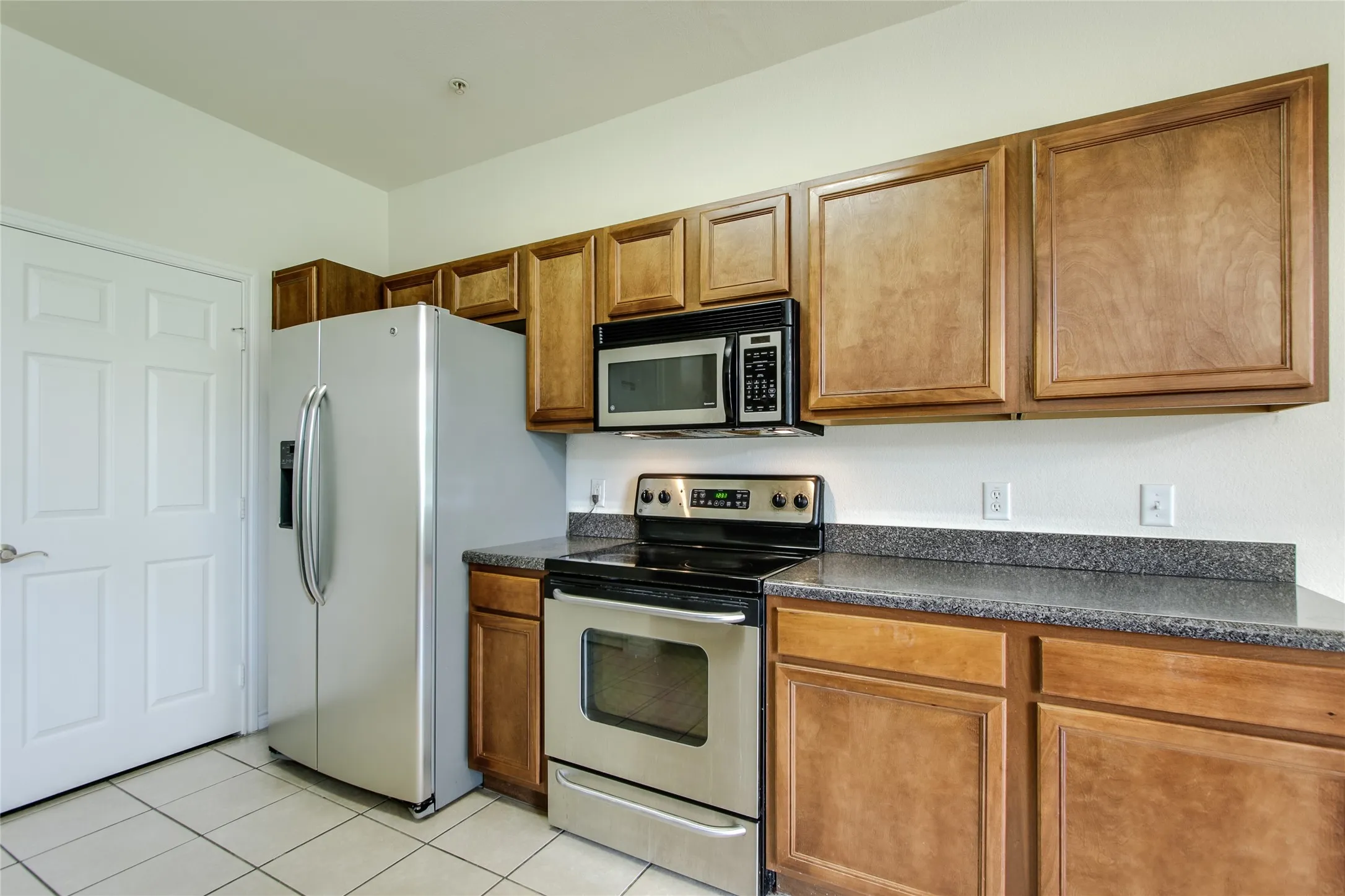 Townhouse For Rent in Dallas County , 1041 Colonial Drive, Coppell, Texas 75019, 3 Bedrooms, 3 Bathrooms, 2 Garage spaces, 1,582 Sqft, built in 2003, Price $2,600, mls#21351361, Real Estate Agent in Coppell, Homes For Rent in Dallas county, Homes For Rent in Coppell, Realtor in Coppell Texas, Real Estate Brokerage Independent Realty Texas, Luminita Cordes Realtor