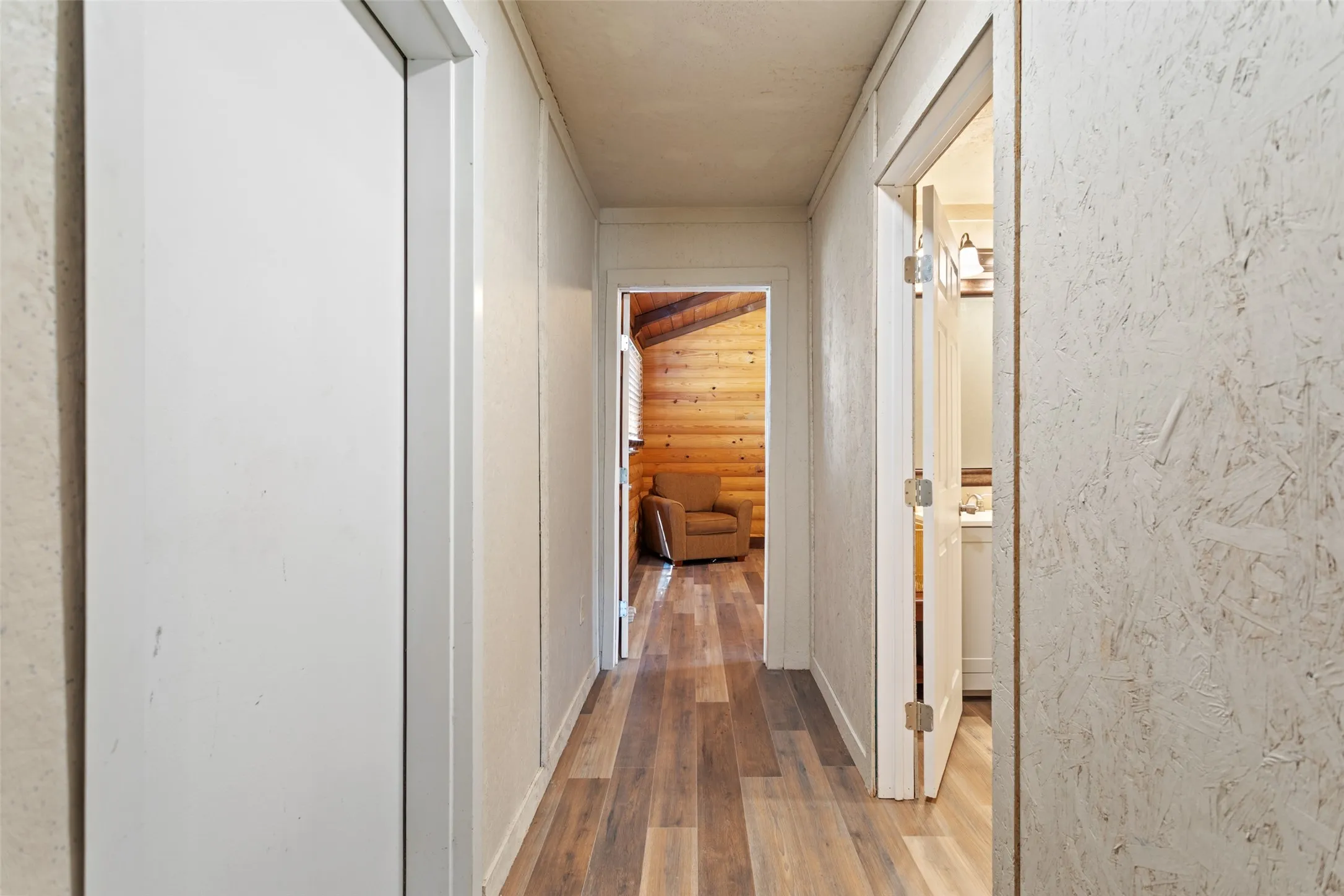 HALLWAY IN APARTMENT TO BATH/BEDROOM