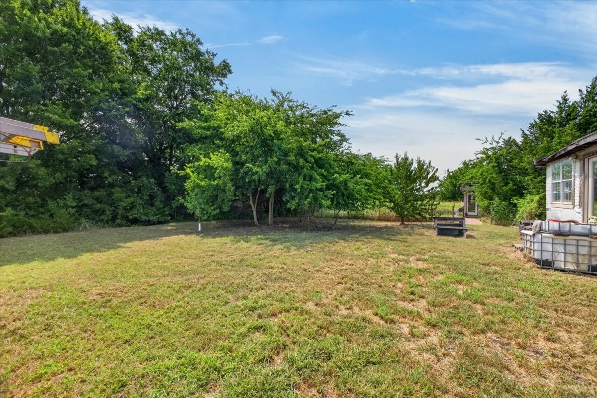Single Family Residence For Sale in Collin County , 5976 Fm 1827, Mc Kinney, Texas 75071, 3 Bedroom, 1 Bathroom, Garage spaces, 1,078 Sqft, built in 1970, mls#21350900, Real Estate Agent in Mc Kinney, Homes For Sale in Collin county, Homes For Sale in Mc Kinney, Realtor in Mc Kinney Texas, Real Estate Brokerage Independent Realty Texas, Luminita Cordes Realtor
