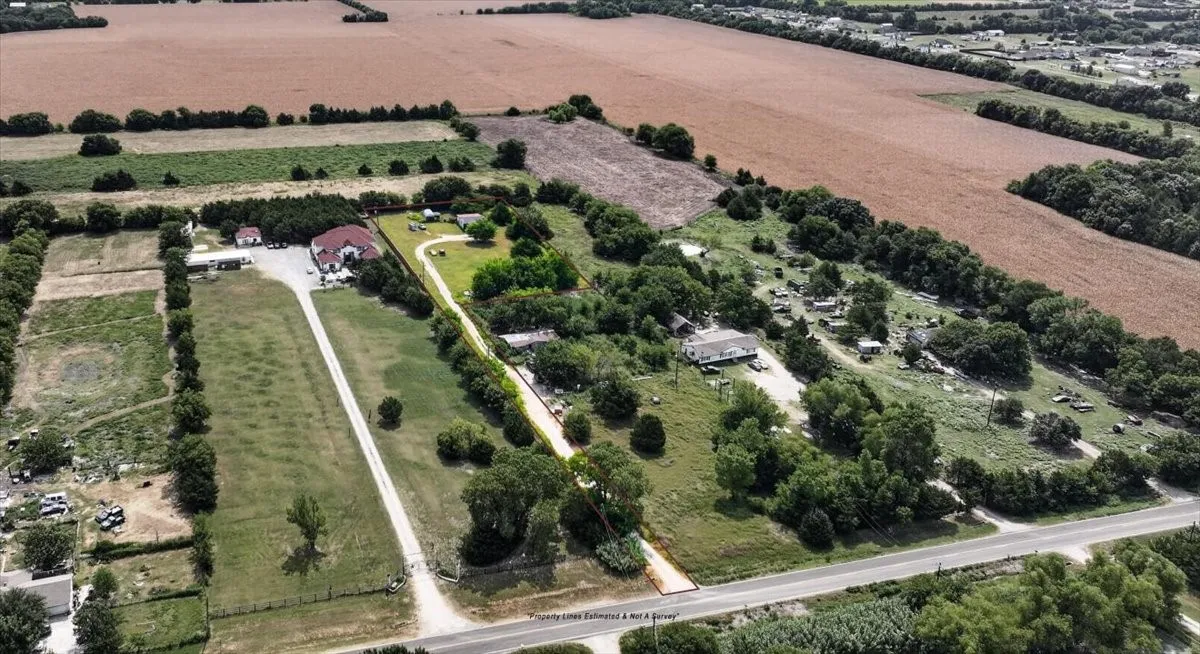 Single Family Residence For Sale in Collin County , 5976 Fm 1827, Mc Kinney, Texas 75071, 3 Bedroom, 1 Bathroom, Garage spaces, 1,078 Sqft, built in 1970, mls#21350900, Real Estate Agent in Mc Kinney, Homes For Sale in Collin county, Homes For Sale in Mc Kinney, Realtor in Mc Kinney Texas, Real Estate Brokerage Independent Realty Texas, Luminita Cordes Realtor