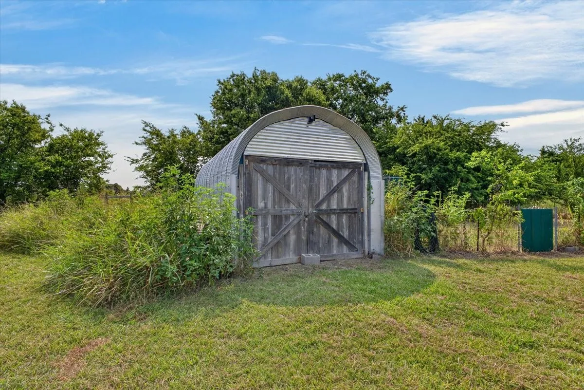 Single Family Residence For Sale in Collin County , 5976 Fm 1827, Mc Kinney, Texas 75071, 3 Bedroom, 1 Bathroom, Garage spaces, 1,078 Sqft, built in 1970, mls#21350900, Real Estate Agent in Mc Kinney, Homes For Sale in Collin county, Homes For Sale in Mc Kinney, Realtor in Mc Kinney Texas, Real Estate Brokerage Independent Realty Texas, Luminita Cordes Realtor