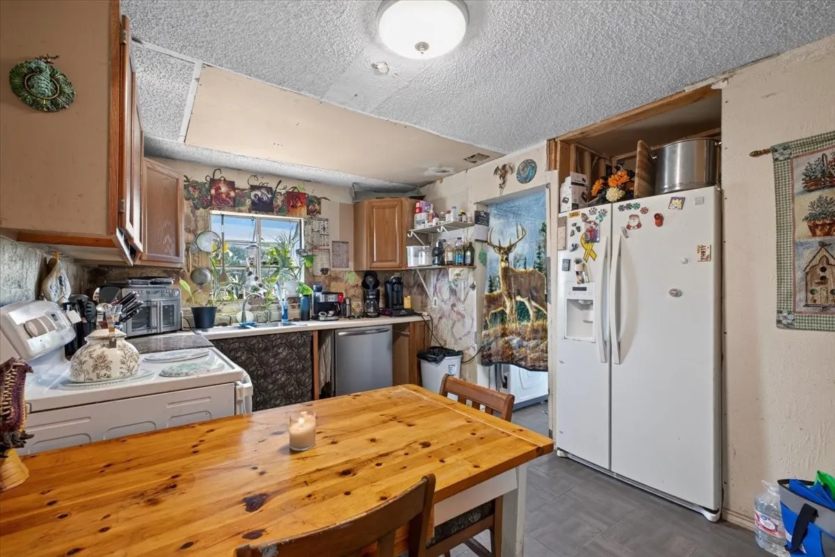 Single Family Residence For Sale in Collin County , 5976 Fm 1827, Mc Kinney, Texas 75071, 3 Bedroom, 1 Bathroom, Garage spaces, 1,078 Sqft, built in 1970, mls#21350900, Real Estate Agent in Mc Kinney, Homes For Sale in Collin county, Homes For Sale in Mc Kinney, Realtor in Mc Kinney Texas, Real Estate Brokerage Independent Realty Texas, Luminita Cordes Realtor
