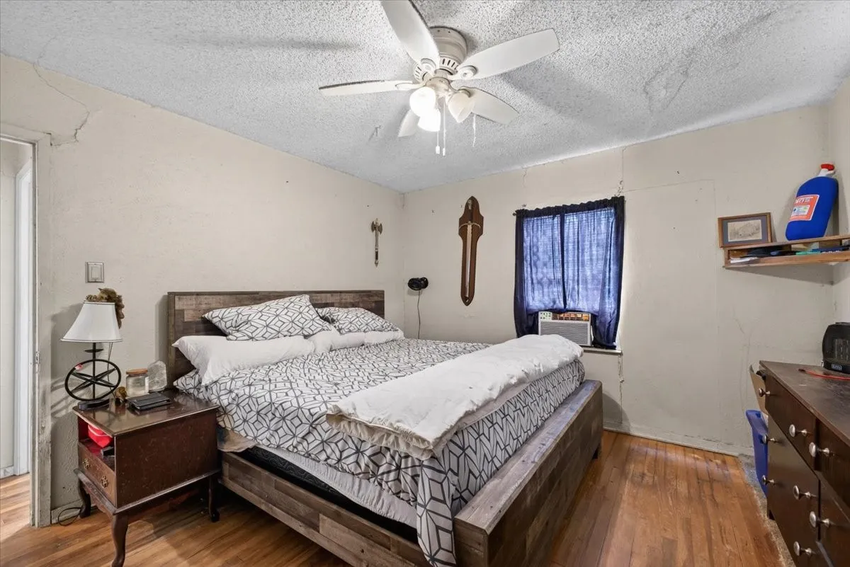 Single Family Residence For Sale in Collin County , 5976 Fm 1827, Mc Kinney, Texas 75071, 3 Bedroom, 1 Bathroom, Garage spaces, 1,078 Sqft, built in 1970, mls#21350900, Real Estate Agent in Mc Kinney, Homes For Sale in Collin county, Homes For Sale in Mc Kinney, Realtor in Mc Kinney Texas, Real Estate Brokerage Independent Realty Texas, Luminita Cordes Realtor