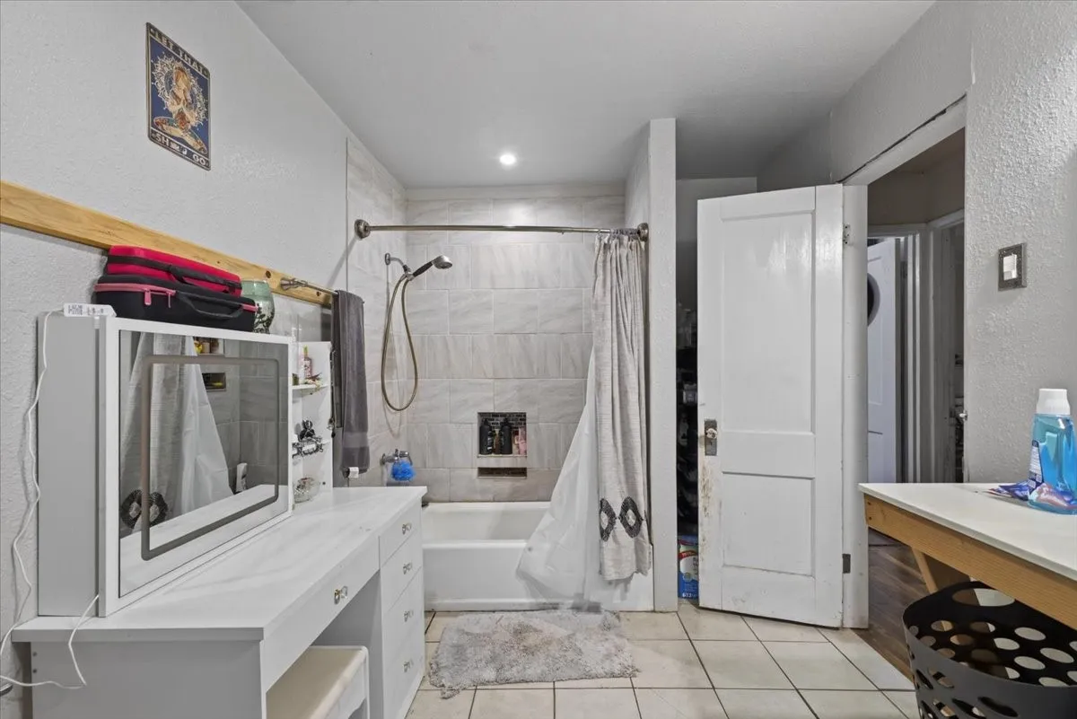 Single Family Residence For Sale in Collin County , 5976 Fm 1827, Mc Kinney, Texas 75071, 3 Bedroom, 1 Bathroom, Garage spaces, 1,078 Sqft, built in 1970, mls#21350900, Real Estate Agent in Mc Kinney, Homes For Sale in Collin county, Homes For Sale in Mc Kinney, Realtor in Mc Kinney Texas, Real Estate Brokerage Independent Realty Texas, Luminita Cordes Realtor