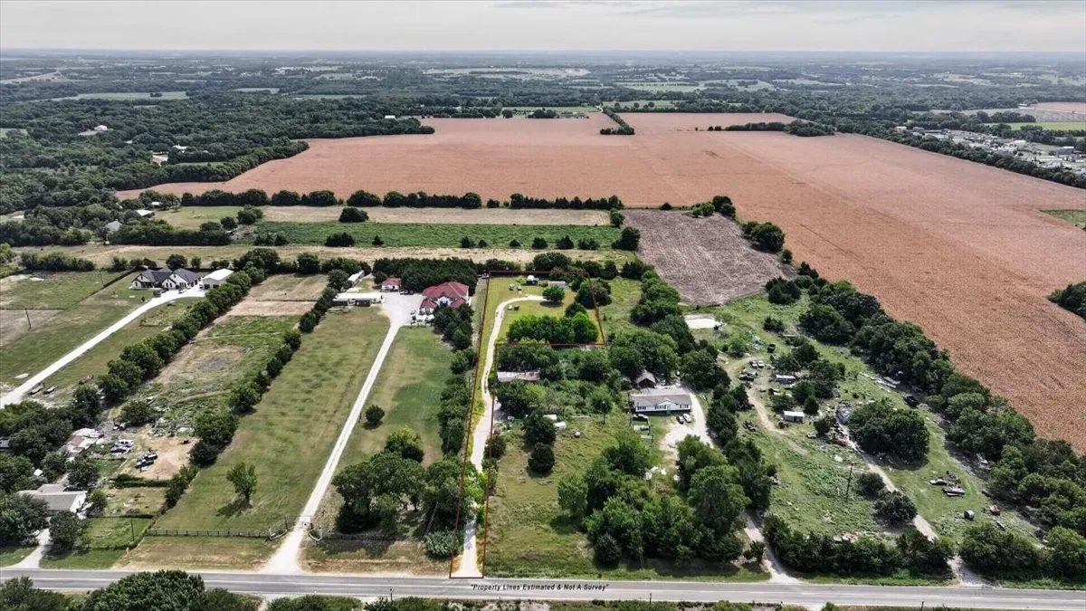 Single Family Residence For Sale in Collin County , 5976 Fm 1827, Mc Kinney, Texas 75071, 3 Bedroom, 1 Bathroom, Garage spaces, 1,078 Sqft, built in 1970, mls#21350900, Real Estate Agent in Mc Kinney, Homes For Sale in Collin county, Homes For Sale in Mc Kinney, Realtor in Mc Kinney Texas, Real Estate Brokerage Independent Realty Texas, Luminita Cordes Realtor