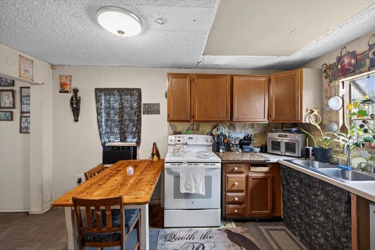 Single Family Residence For Sale in Collin County , 5976 Fm 1827, Mc Kinney, Texas 75071, 3 Bedroom, 1 Bathroom, Garage spaces, 1,078 Sqft, built in 1970, mls#21350900, Real Estate Agent in Mc Kinney, Homes For Sale in Collin county, Homes For Sale in Mc Kinney, Realtor in Mc Kinney Texas, Real Estate Brokerage Independent Realty Texas, Luminita Cordes Realtor