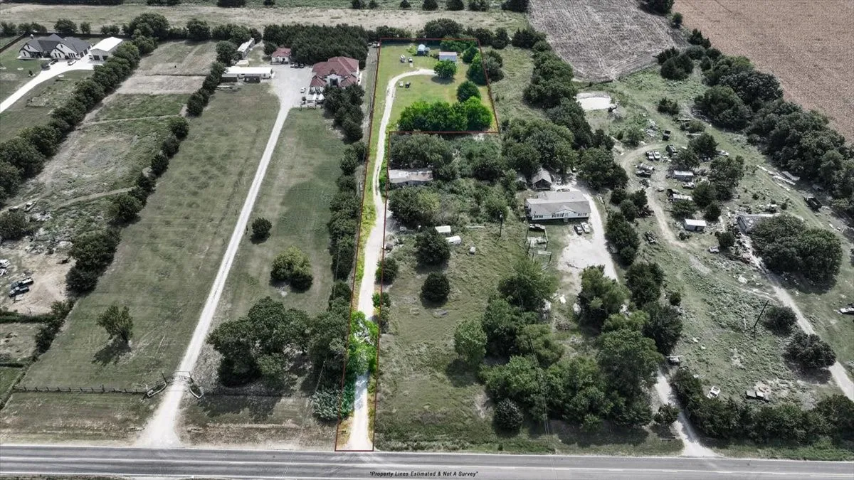 Single Family Residence For Sale in Collin County , 5976 Fm 1827, Mc Kinney, Texas 75071, 3 Bedroom, 1 Bathroom, Garage spaces, 1,078 Sqft, built in 1970, mls#21350900, Real Estate Agent in Mc Kinney, Homes For Sale in Collin county, Homes For Sale in Mc Kinney, Realtor in Mc Kinney Texas, Real Estate Brokerage Independent Realty Texas, Luminita Cordes Realtor