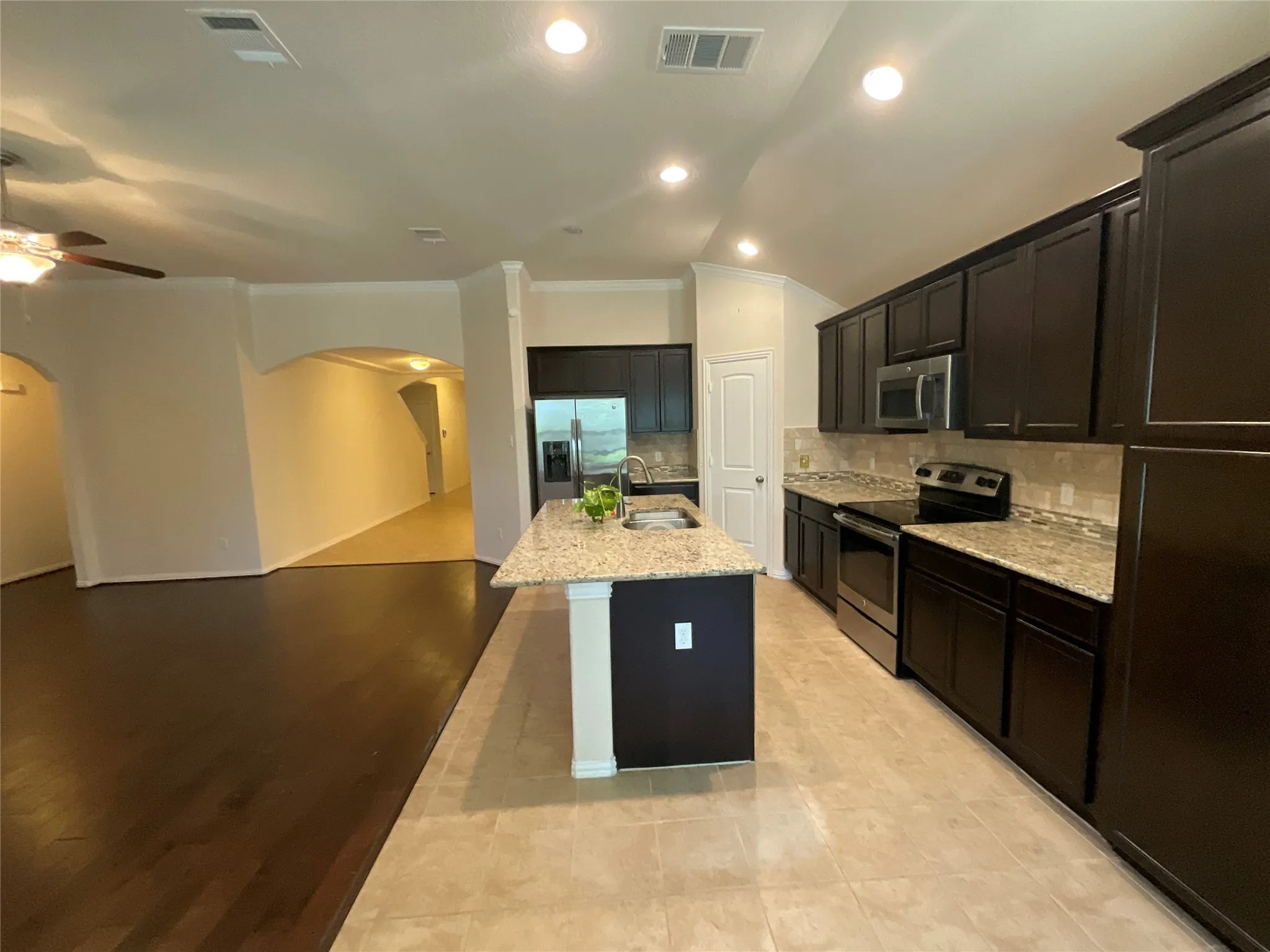 Single Family Residence For Sale in Mc Lennan County , 225 Woodhaven Trail, Waco, Texas 76657, 3 Bedroom, 3 Bathroom, 2 Garage spaces, 2,032 Sqft, built in 2014, mls#21314173, Real Estate Agent in Waco, Homes For Sale in Mc Lennan county, Homes For Sale in Waco, Realtor in Waco Texas, Real Estate Brokerage Independent Realty Texas, Luminita Cordes Realtor