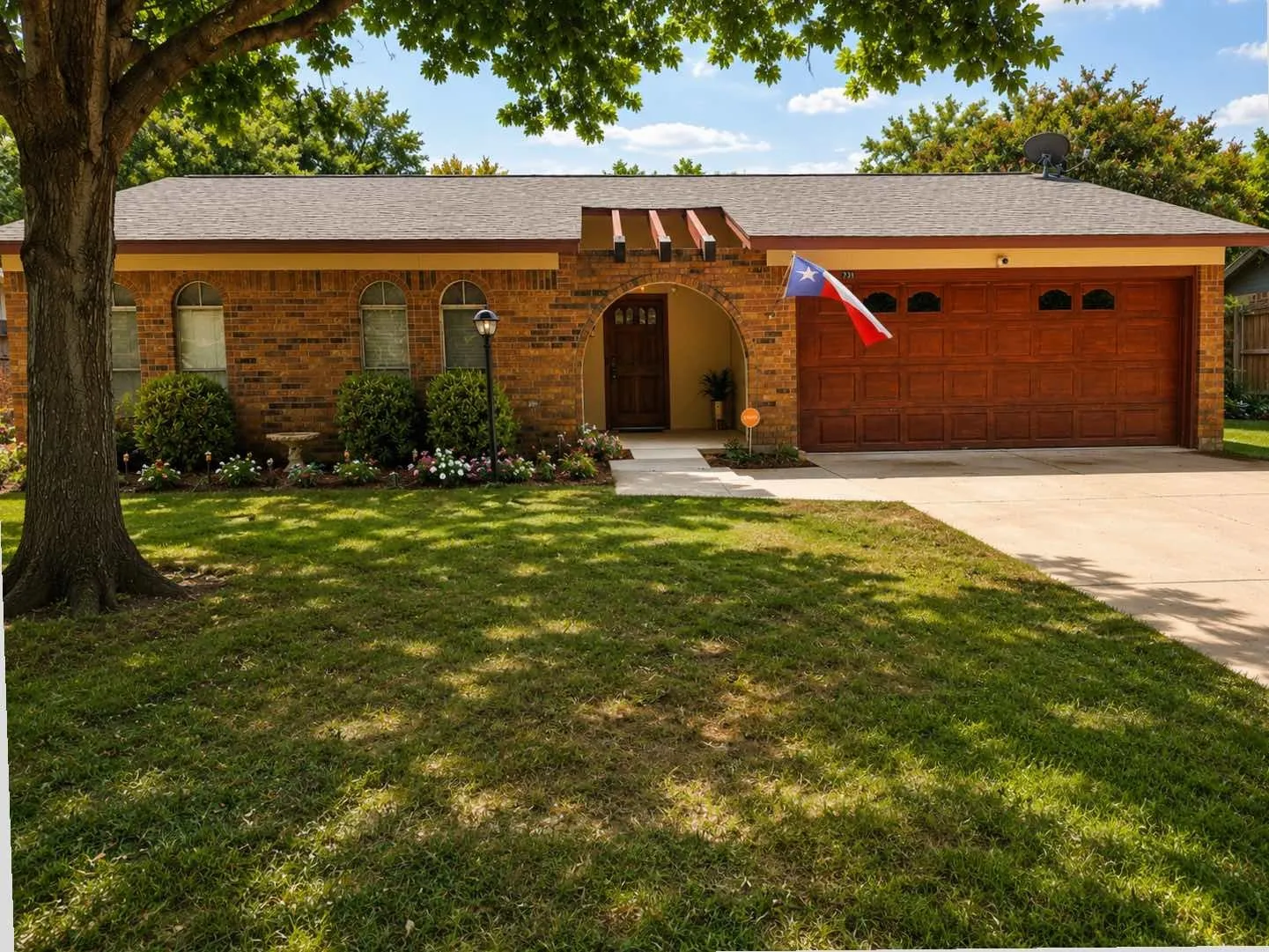 Single Family Residence For Sale in Tarrant County , 731 NW Wood Street, Burleson, Texas 76028, 3 Bedroom, 2 Bathroom, 2 Garage spaces, 2,000 Sqft, built in 1972, mls#21350851, Real Estate Agent in Burleson, Homes For Sale in Tarrant county, Homes For Sale in Burleson, Realtor in Burleson Texas, Real Estate Brokerage Independent Realty Texas, Luminita Cordes Realtor