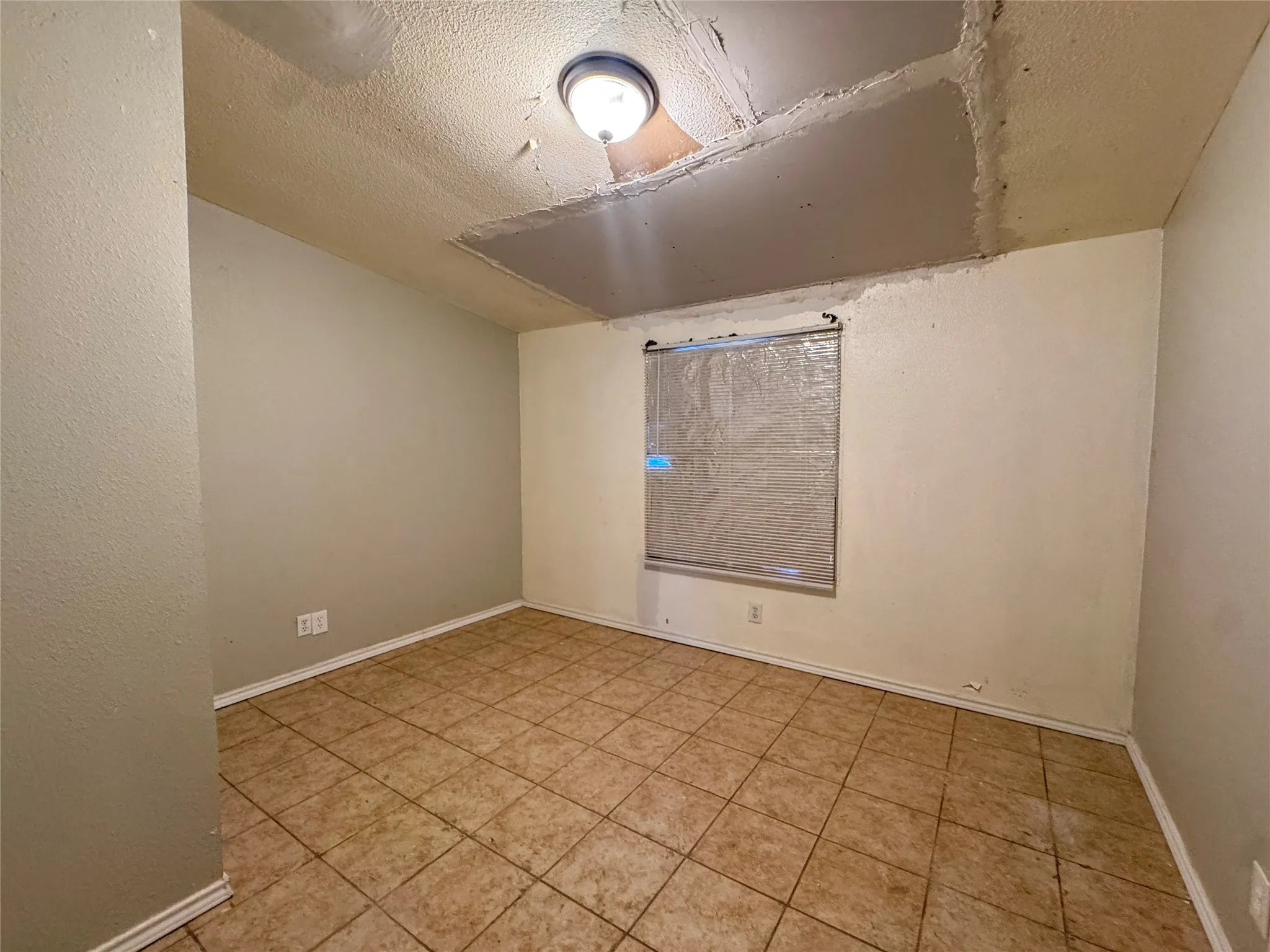 Manufactured Home For Sale in Titus County , 655 CR 2650, Mt Pleasant, Texas 75455, 3 Bedroom, 2 Bathroom, Garage spaces, 1,344 Sqft, built in 1998, Price $120,000, mls#21351389, Real Estate Agent in Mt Pleasant, Homes For Sale in Titus county, Homes For Sale in Mt Pleasant, Realtor in Mt Pleasant Texas, Real Estate Brokerage Independent Realty Texas, Luminita Cordes Realtor