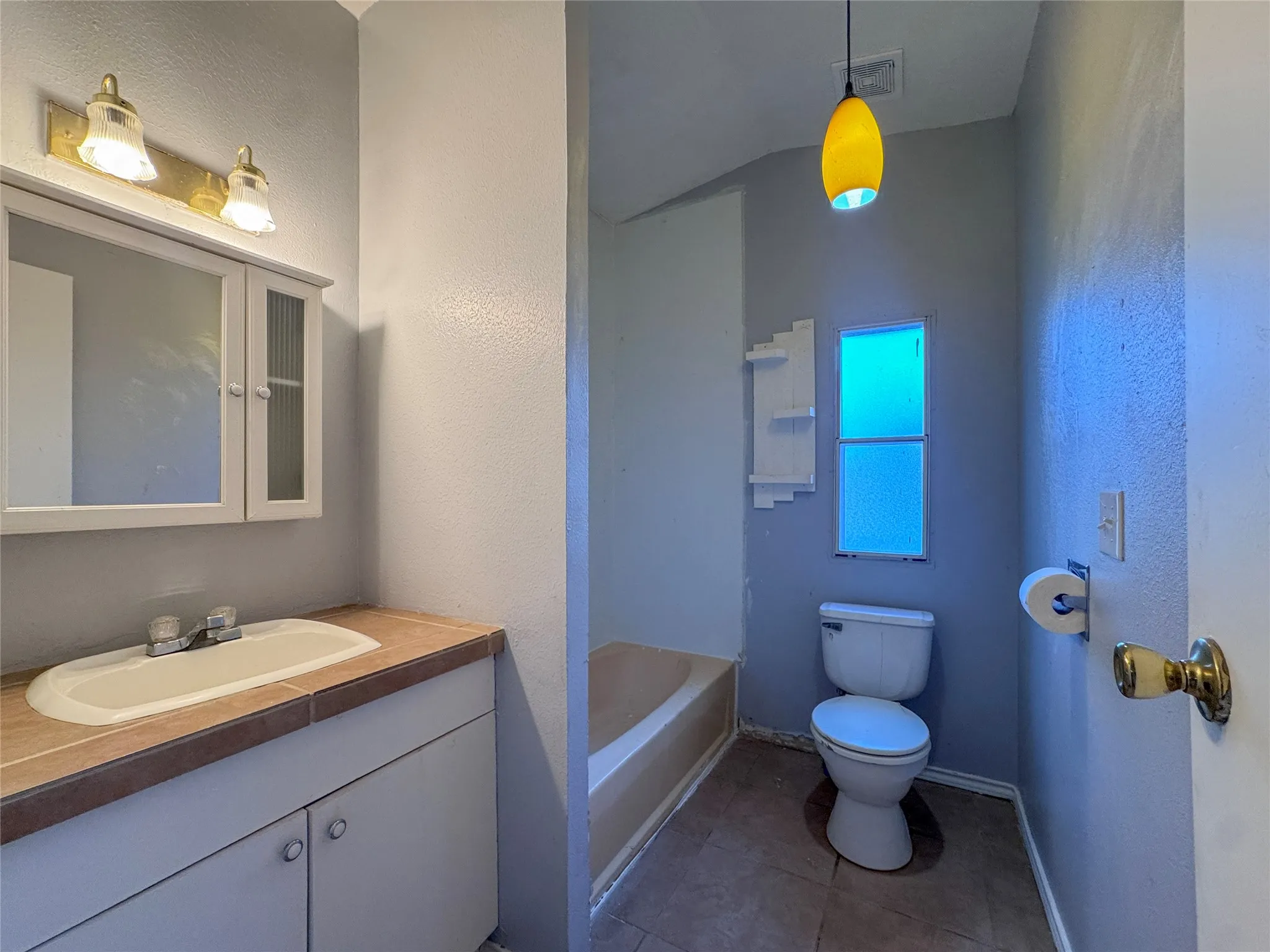 Manufactured Home For Sale in Titus County , 655 CR 2650, Mt Pleasant, Texas 75455, 3 Bedroom, 2 Bathroom, Garage spaces, 1,344 Sqft, built in 1998, Price $120,000, mls#21351389, Real Estate Agent in Mt Pleasant, Homes For Sale in Titus county, Homes For Sale in Mt Pleasant, Realtor in Mt Pleasant Texas, Real Estate Brokerage Independent Realty Texas, Luminita Cordes Realtor