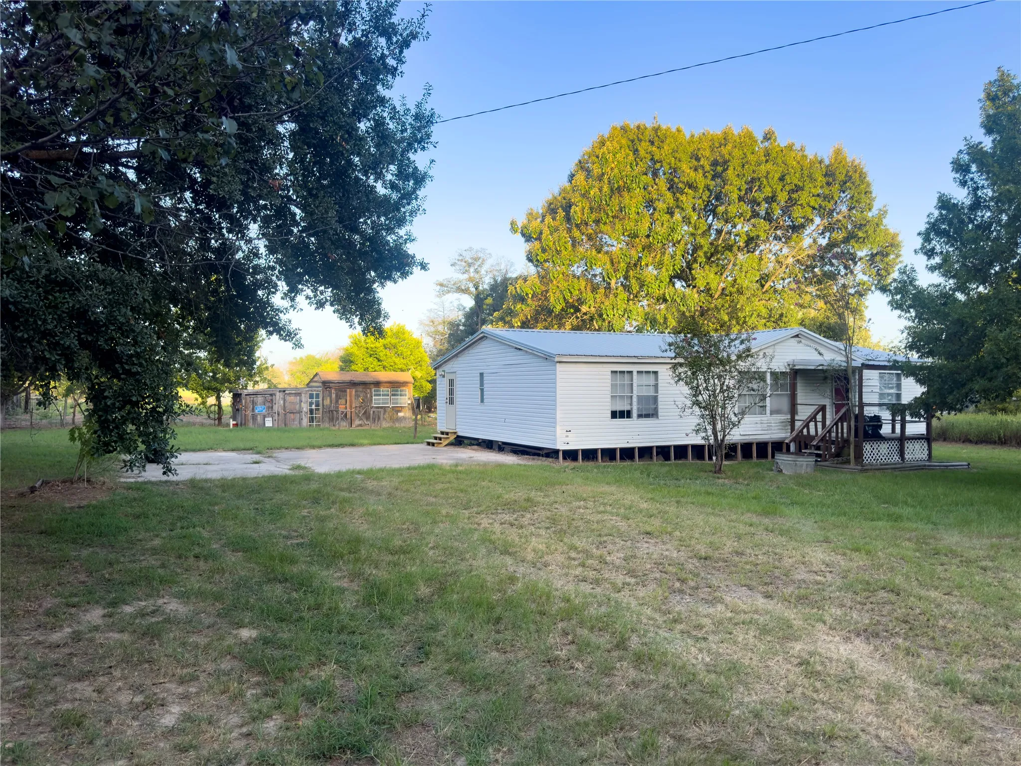Manufactured Home For Sale in Titus County , 655 CR 2650, Mt Pleasant, Texas 75455, 3 Bedroom, 2 Bathroom, Garage spaces, 1,344 Sqft, built in 1998, Price $120,000, mls#21351389, Real Estate Agent in Mt Pleasant, Homes For Sale in Titus county, Homes For Sale in Mt Pleasant, Realtor in Mt Pleasant Texas, Real Estate Brokerage Independent Realty Texas, Luminita Cordes Realtor