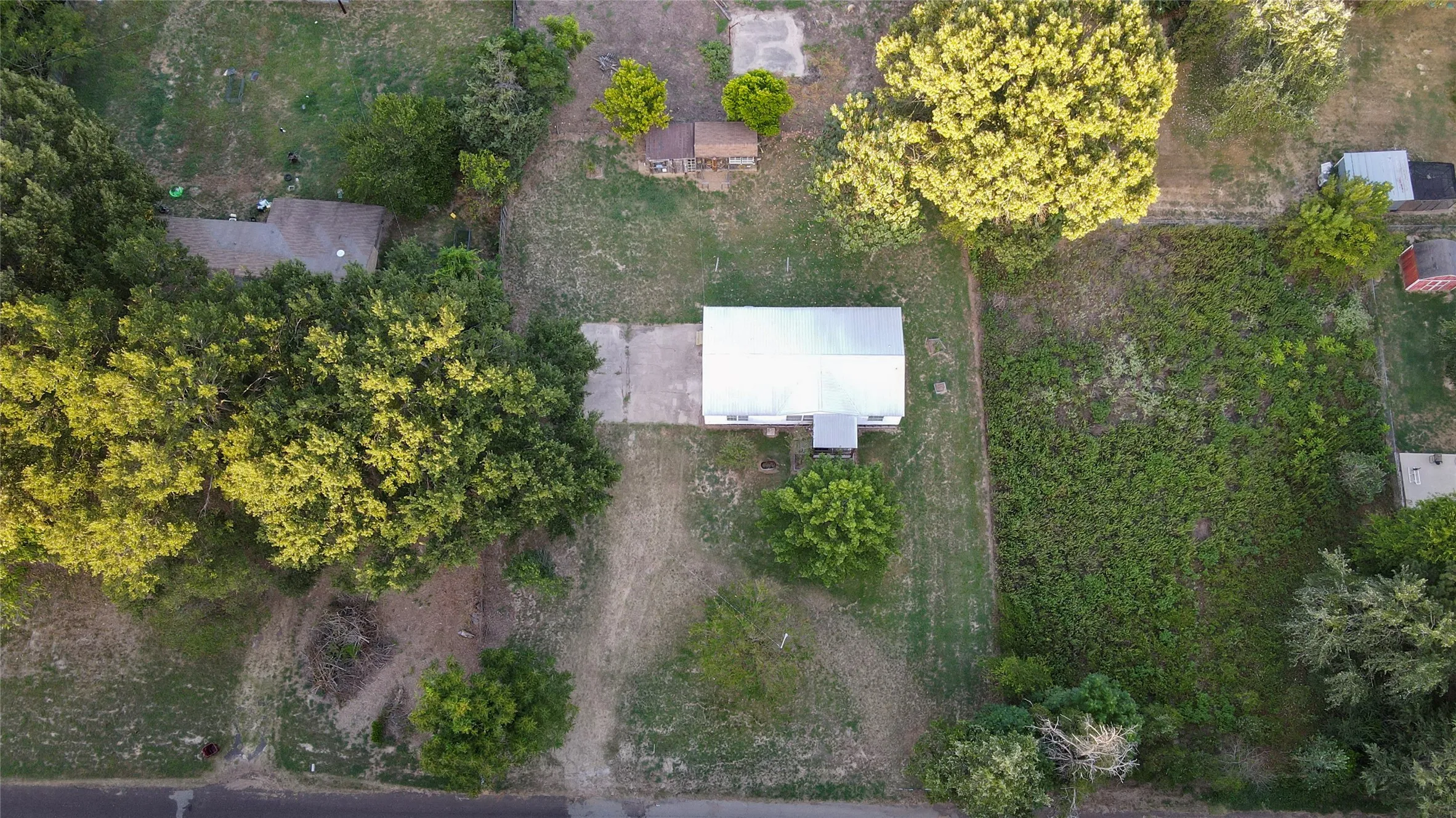 Manufactured Home For Sale in Titus County , 655 CR 2650, Mt Pleasant, Texas 75455, 3 Bedroom, 2 Bathroom, Garage spaces, 1,344 Sqft, built in 1998, Price $120,000, mls#21351389, Real Estate Agent in Mt Pleasant, Homes For Sale in Titus county, Homes For Sale in Mt Pleasant, Realtor in Mt Pleasant Texas, Real Estate Brokerage Independent Realty Texas, Luminita Cordes Realtor