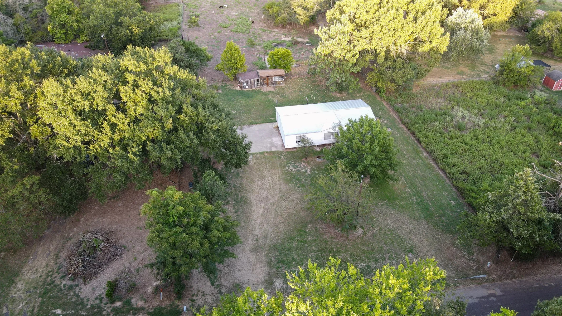 Manufactured Home For Sale in Titus County , 655 CR 2650, Mt Pleasant, Texas 75455, 3 Bedroom, 2 Bathroom, Garage spaces, 1,344 Sqft, built in 1998, Price $120,000, mls#21351389, Real Estate Agent in Mt Pleasant, Homes For Sale in Titus county, Homes For Sale in Mt Pleasant, Realtor in Mt Pleasant Texas, Real Estate Brokerage Independent Realty Texas, Luminita Cordes Realtor