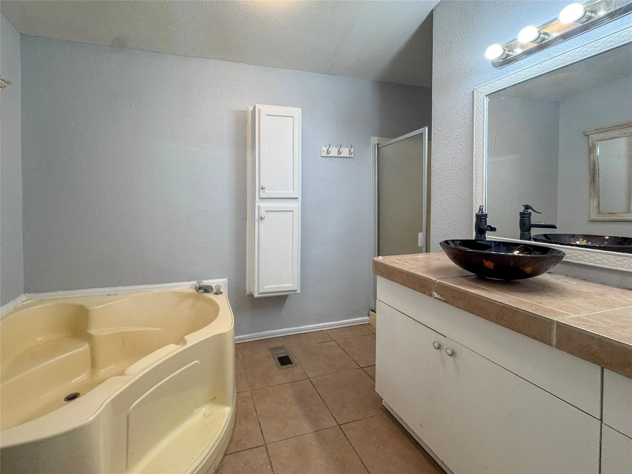 Manufactured Home For Sale in Titus County , 655 CR 2650, Mt Pleasant, Texas 75455, 3 Bedroom, 2 Bathroom, Garage spaces, 1,344 Sqft, built in 1998, Price $120,000, mls#21351389, Real Estate Agent in Mt Pleasant, Homes For Sale in Titus county, Homes For Sale in Mt Pleasant, Realtor in Mt Pleasant Texas, Real Estate Brokerage Independent Realty Texas, Luminita Cordes Realtor