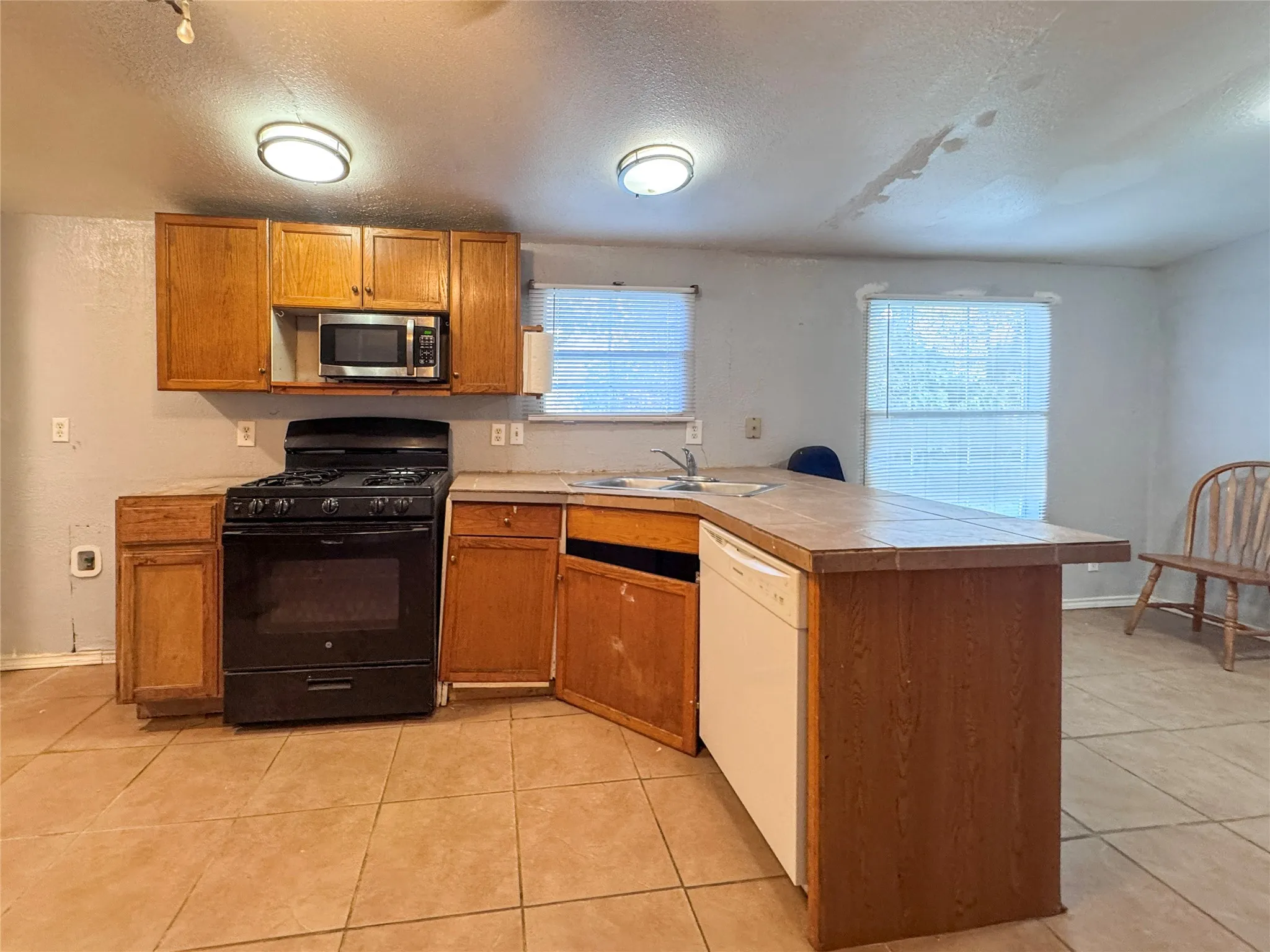 Manufactured Home For Sale in Titus County , 655 CR 2650, Mt Pleasant, Texas 75455, 3 Bedroom, 2 Bathroom, Garage spaces, 1,344 Sqft, built in 1998, Price $120,000, mls#21351389, Real Estate Agent in Mt Pleasant, Homes For Sale in Titus county, Homes For Sale in Mt Pleasant, Realtor in Mt Pleasant Texas, Real Estate Brokerage Independent Realty Texas, Luminita Cordes Realtor