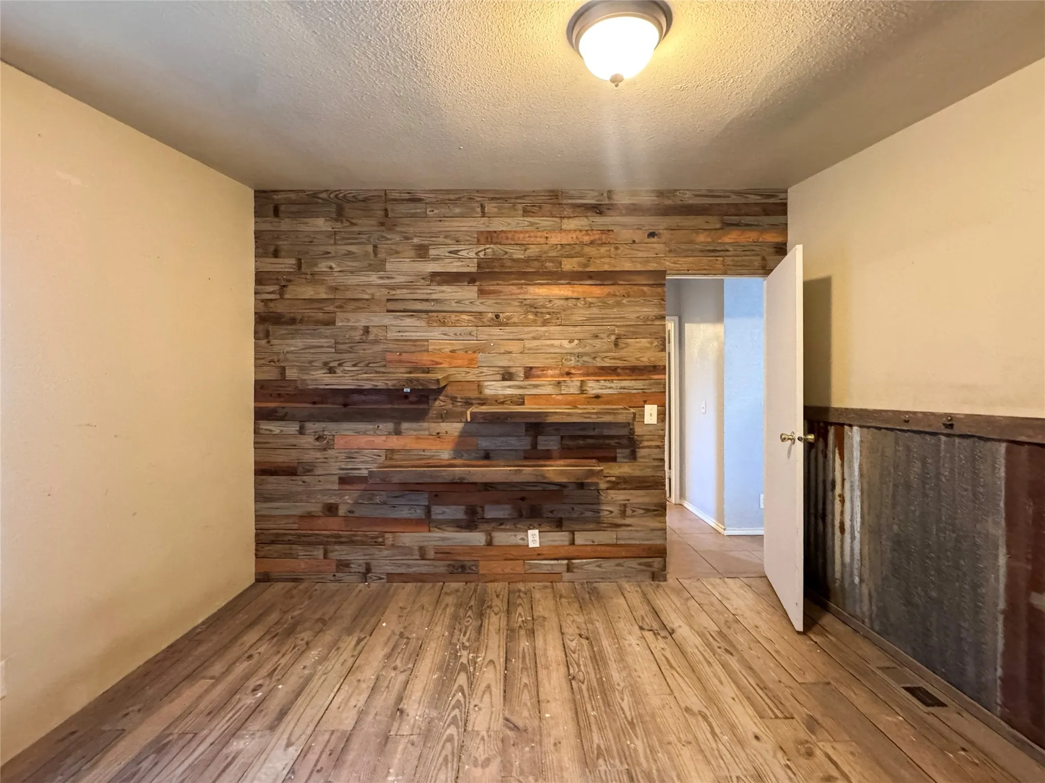 Manufactured Home For Sale in Titus County , 655 CR 2650, Mt Pleasant, Texas 75455, 3 Bedroom, 2 Bathroom, Garage spaces, 1,344 Sqft, built in 1998, Price $120,000, mls#21351389, Real Estate Agent in Mt Pleasant, Homes For Sale in Titus county, Homes For Sale in Mt Pleasant, Realtor in Mt Pleasant Texas, Real Estate Brokerage Independent Realty Texas, Luminita Cordes Realtor