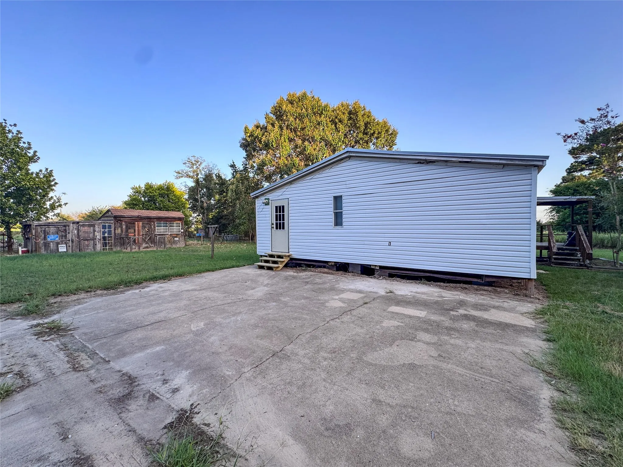 Manufactured Home For Sale in Titus County , 655 CR 2650, Mt Pleasant, Texas 75455, 3 Bedroom, 2 Bathroom, Garage spaces, 1,344 Sqft, built in 1998, Price $120,000, mls#21351389, Real Estate Agent in Mt Pleasant, Homes For Sale in Titus county, Homes For Sale in Mt Pleasant, Realtor in Mt Pleasant Texas, Real Estate Brokerage Independent Realty Texas, Luminita Cordes Realtor