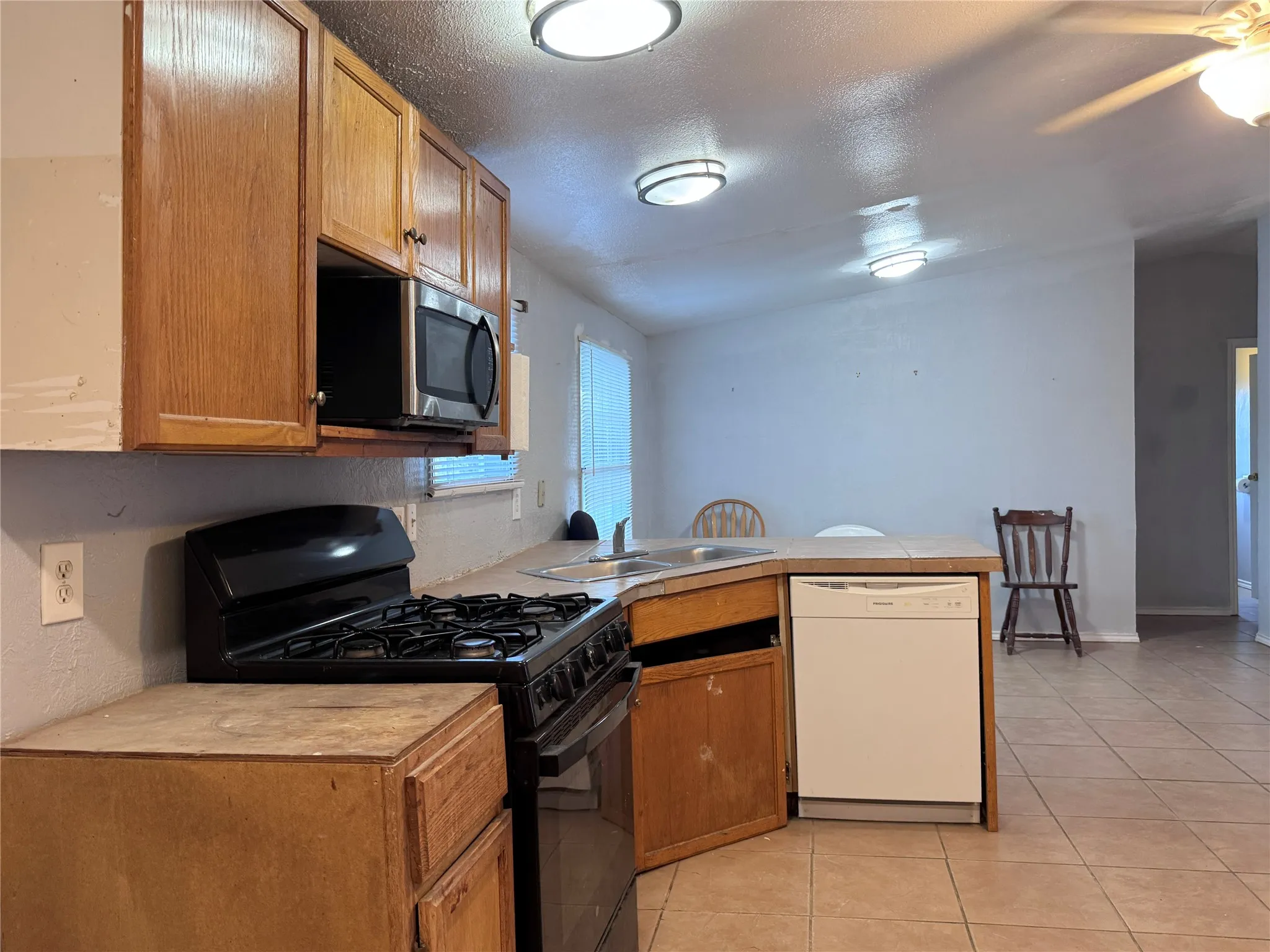 Manufactured Home For Sale in Titus County , 655 CR 2650, Mt Pleasant, Texas 75455, 3 Bedroom, 2 Bathroom, Garage spaces, 1,344 Sqft, built in 1998, Price $120,000, mls#21351389, Real Estate Agent in Mt Pleasant, Homes For Sale in Titus county, Homes For Sale in Mt Pleasant, Realtor in Mt Pleasant Texas, Real Estate Brokerage Independent Realty Texas, Luminita Cordes Realtor