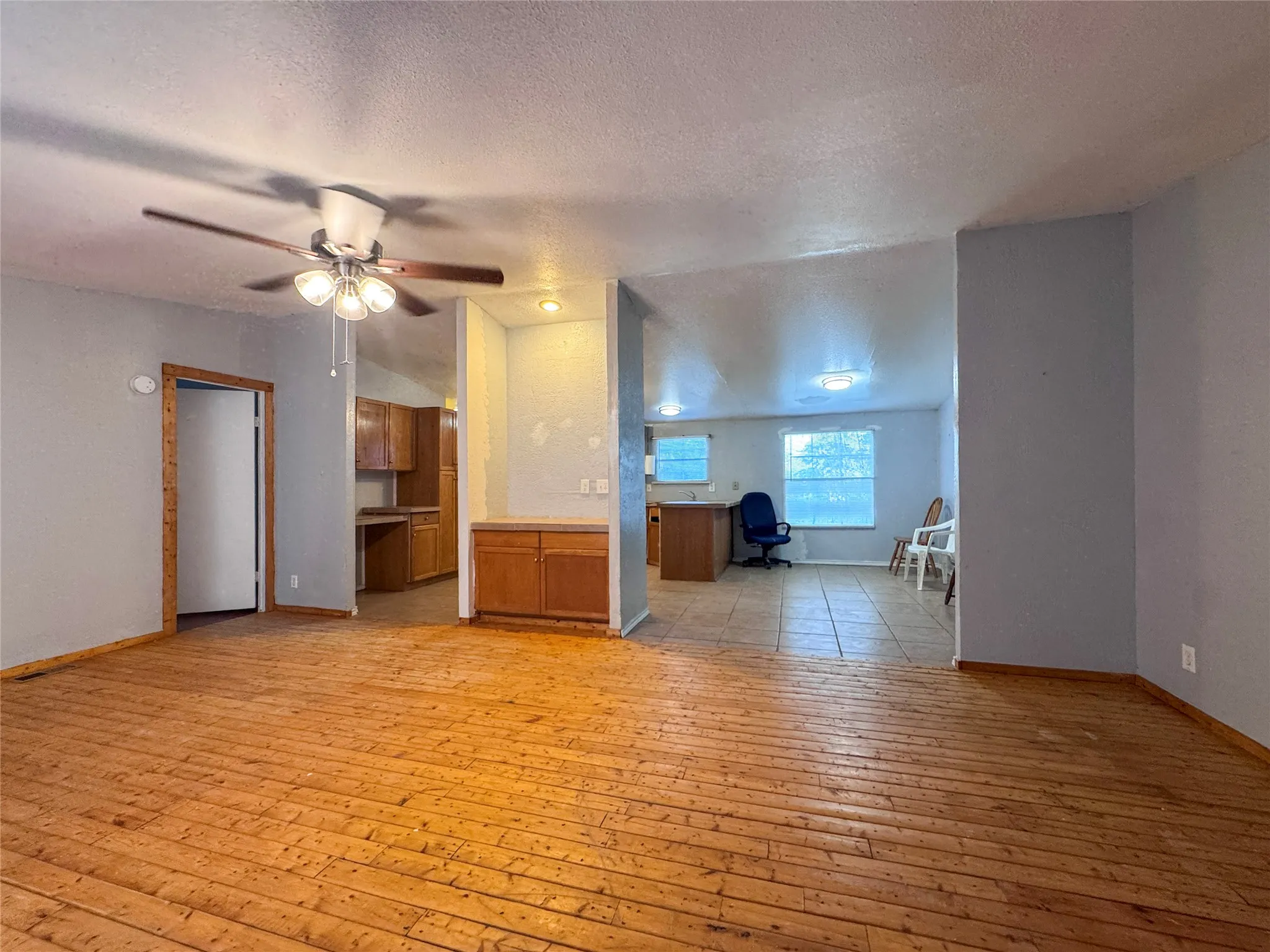 Manufactured Home For Sale in Titus County , 655 CR 2650, Mt Pleasant, Texas 75455, 3 Bedroom, 2 Bathroom, Garage spaces, 1,344 Sqft, built in 1998, Price $120,000, mls#21351389, Real Estate Agent in Mt Pleasant, Homes For Sale in Titus county, Homes For Sale in Mt Pleasant, Realtor in Mt Pleasant Texas, Real Estate Brokerage Independent Realty Texas, Luminita Cordes Realtor