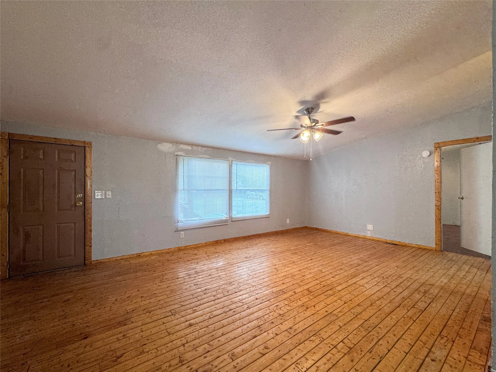 Manufactured Home For Sale in Titus County , 655 CR 2650, Mt Pleasant, Texas 75455, 3 Bedroom, 2 Bathroom, Garage spaces, 1,344 Sqft, built in 1998, Price $120,000, mls#21351389, Real Estate Agent in Mt Pleasant, Homes For Sale in Titus county, Homes For Sale in Mt Pleasant, Realtor in Mt Pleasant Texas, Real Estate Brokerage Independent Realty Texas, Luminita Cordes Realtor
