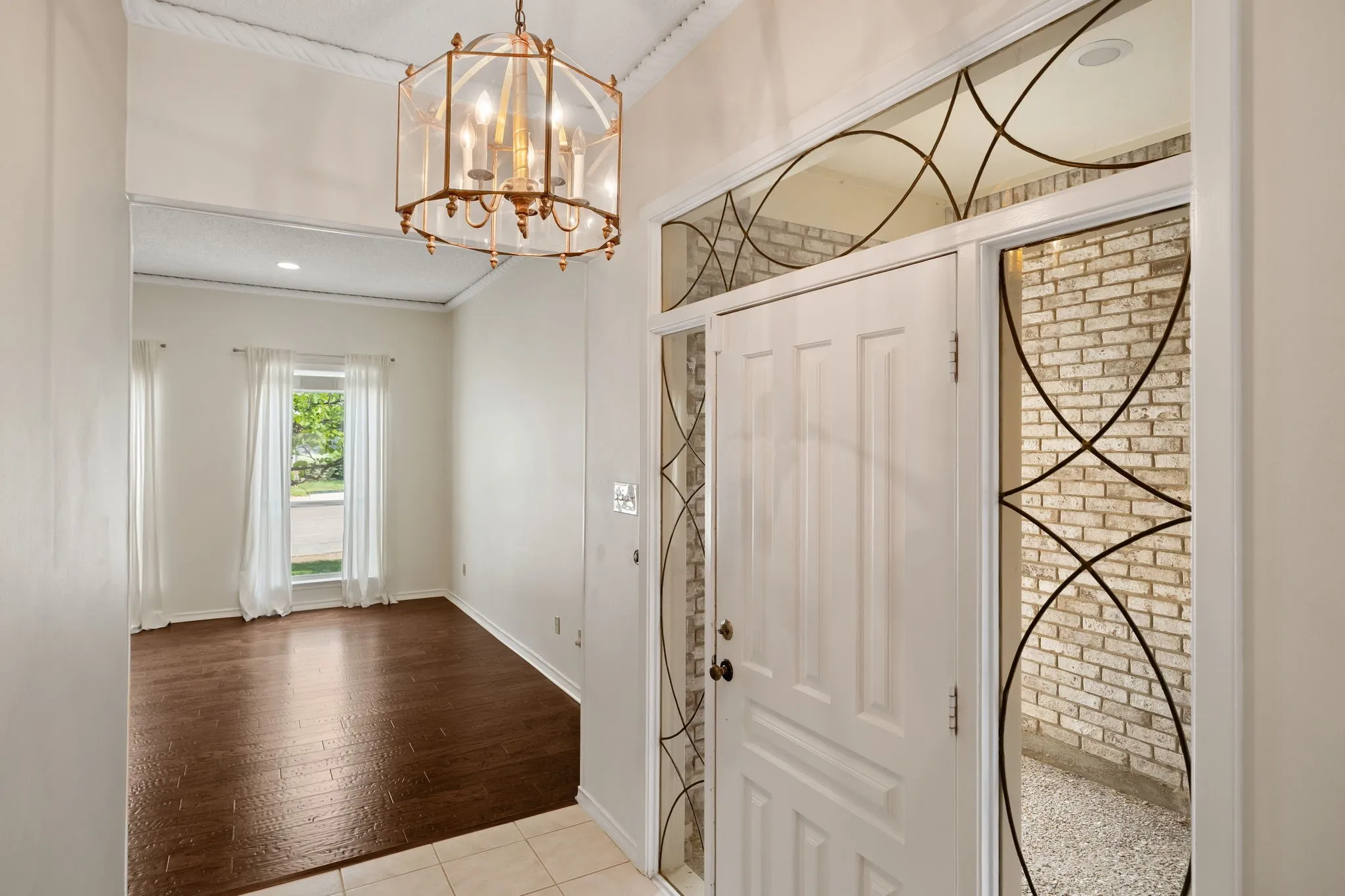 Townhouse For Sale in Dallas County , 3020 Stonehenge Lane, Carrollton, Texas 75006, 2 Bedroom, 3 Bathroom, 2 Garage spaces, 2,408 Sqft, built in 1975, mls#21349012, Real Estate Agent in Carrollton, Homes For Sale in Dallas county, Homes For Sale in Carrollton, Realtor in Carrollton Texas, Real Estate Brokerage Independent Realty Texas, Luminita Cordes Realtor