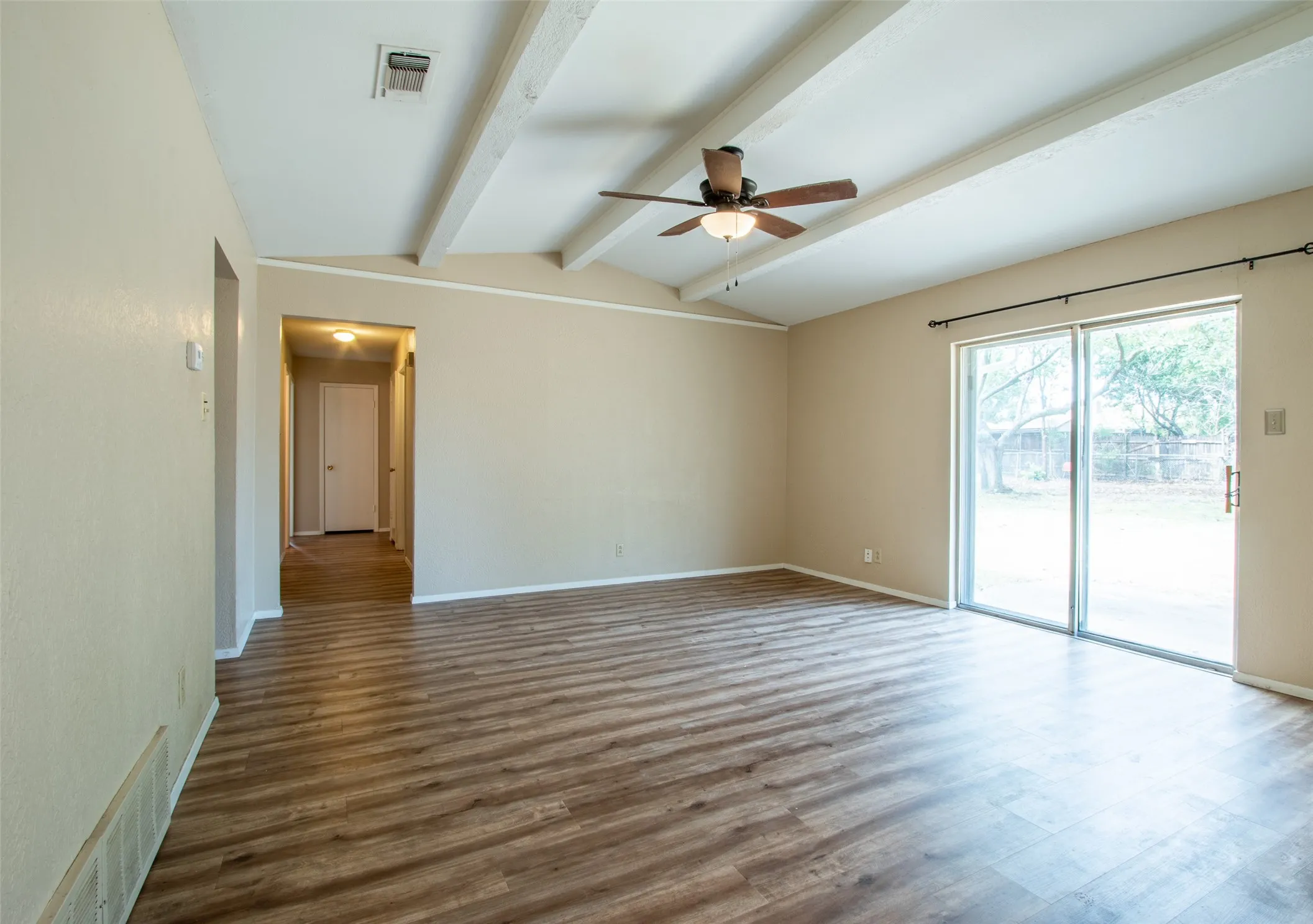 Single Family Residence For Sale in Tarrant County , 1216 Bryant Street, Benbrook, Texas 76126, 4 Bedroom, 2 Bathroom, 2 Garage spaces, 1,379 Sqft, built in 1971, mls#21291312, Real Estate Agent in Benbrook, Homes For Sale in Tarrant county, Homes For Sale in Benbrook, Realtor in Benbrook Texas, Real Estate Brokerage Independent Realty Texas, Luminita Cordes Realtor