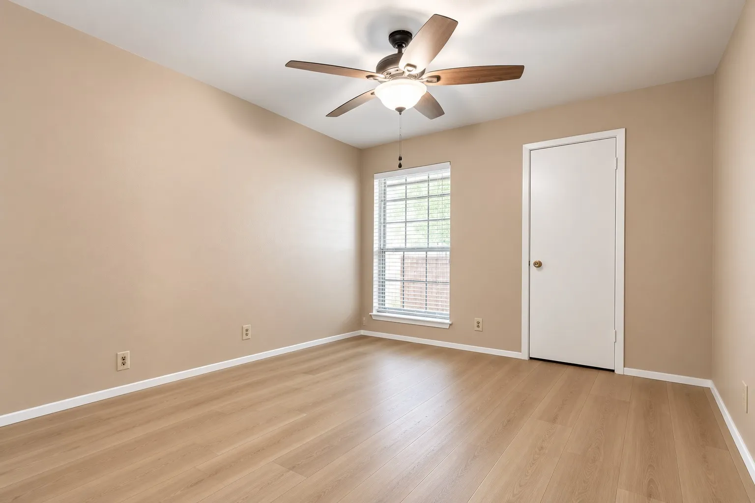 Single Family Residence For Sale in Tarrant County , 1216 Bryant Street, Benbrook, Texas 76126, 4 Bedroom, 2 Bathroom, 2 Garage spaces, 1,379 Sqft, built in 1971, mls#21291312, Real Estate Agent in Benbrook, Homes For Sale in Tarrant county, Homes For Sale in Benbrook, Realtor in Benbrook Texas, Real Estate Brokerage Independent Realty Texas, Luminita Cordes Realtor