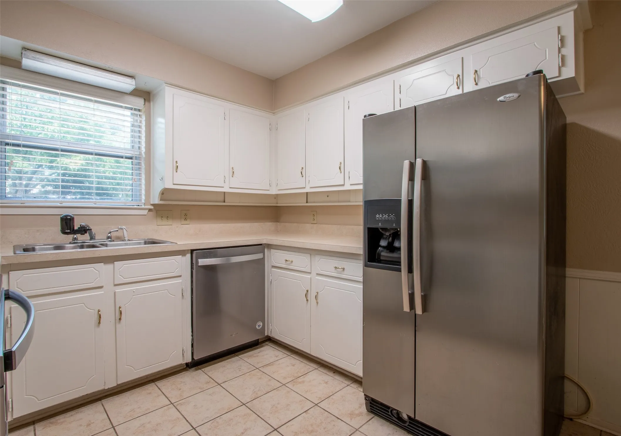 Single Family Residence For Sale in Tarrant County , 1216 Bryant Street, Benbrook, Texas 76126, 4 Bedroom, 2 Bathroom, 2 Garage spaces, 1,379 Sqft, built in 1971, mls#21291312, Real Estate Agent in Benbrook, Homes For Sale in Tarrant county, Homes For Sale in Benbrook, Realtor in Benbrook Texas, Real Estate Brokerage Independent Realty Texas, Luminita Cordes Realtor