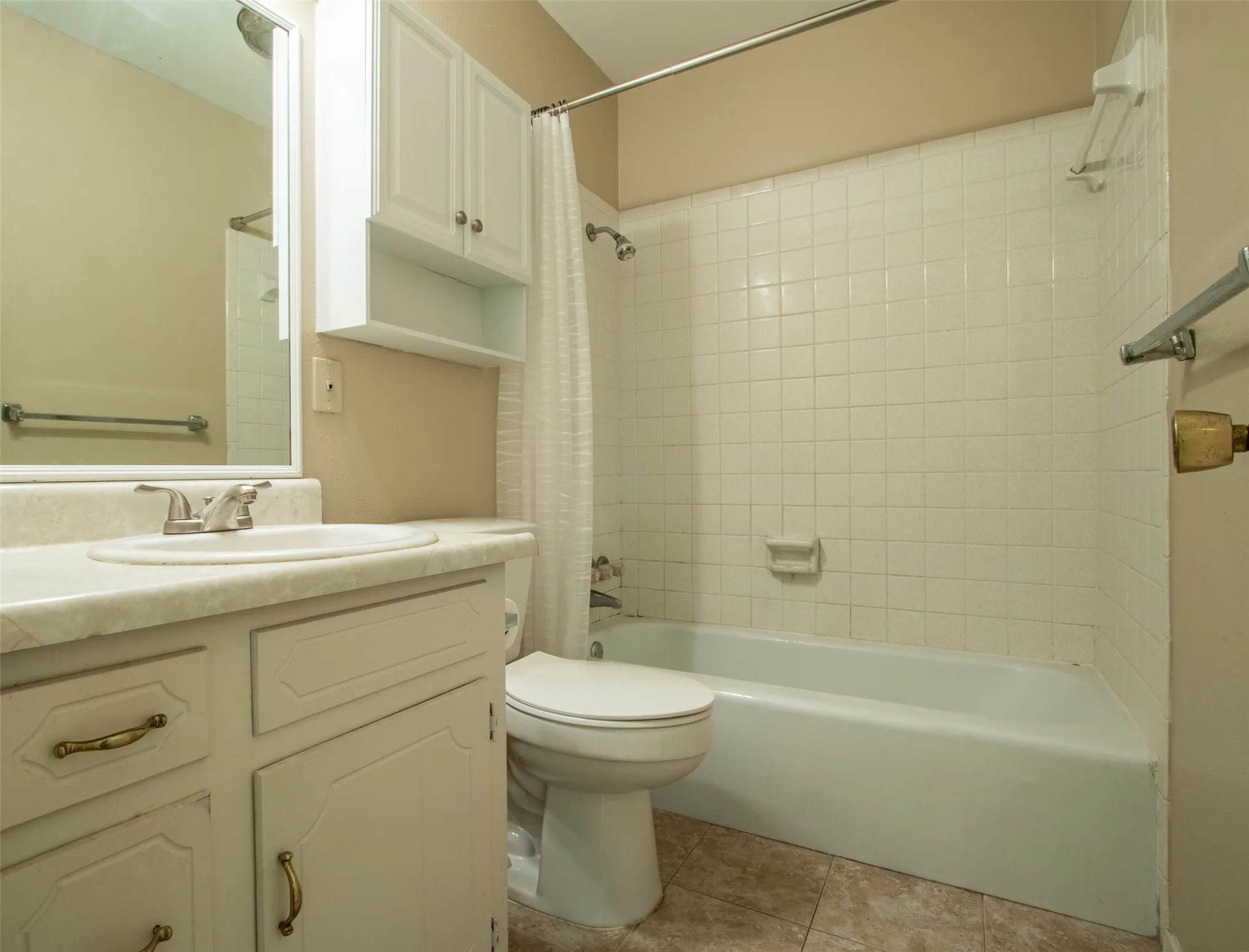 Single Family Residence For Sale in Tarrant County , 1216 Bryant Street, Benbrook, Texas 76126, 4 Bedroom, 2 Bathroom, 2 Garage spaces, 1,379 Sqft, built in 1971, mls#21291312, Real Estate Agent in Benbrook, Homes For Sale in Tarrant county, Homes For Sale in Benbrook, Realtor in Benbrook Texas, Real Estate Brokerage Independent Realty Texas, Luminita Cordes Realtor