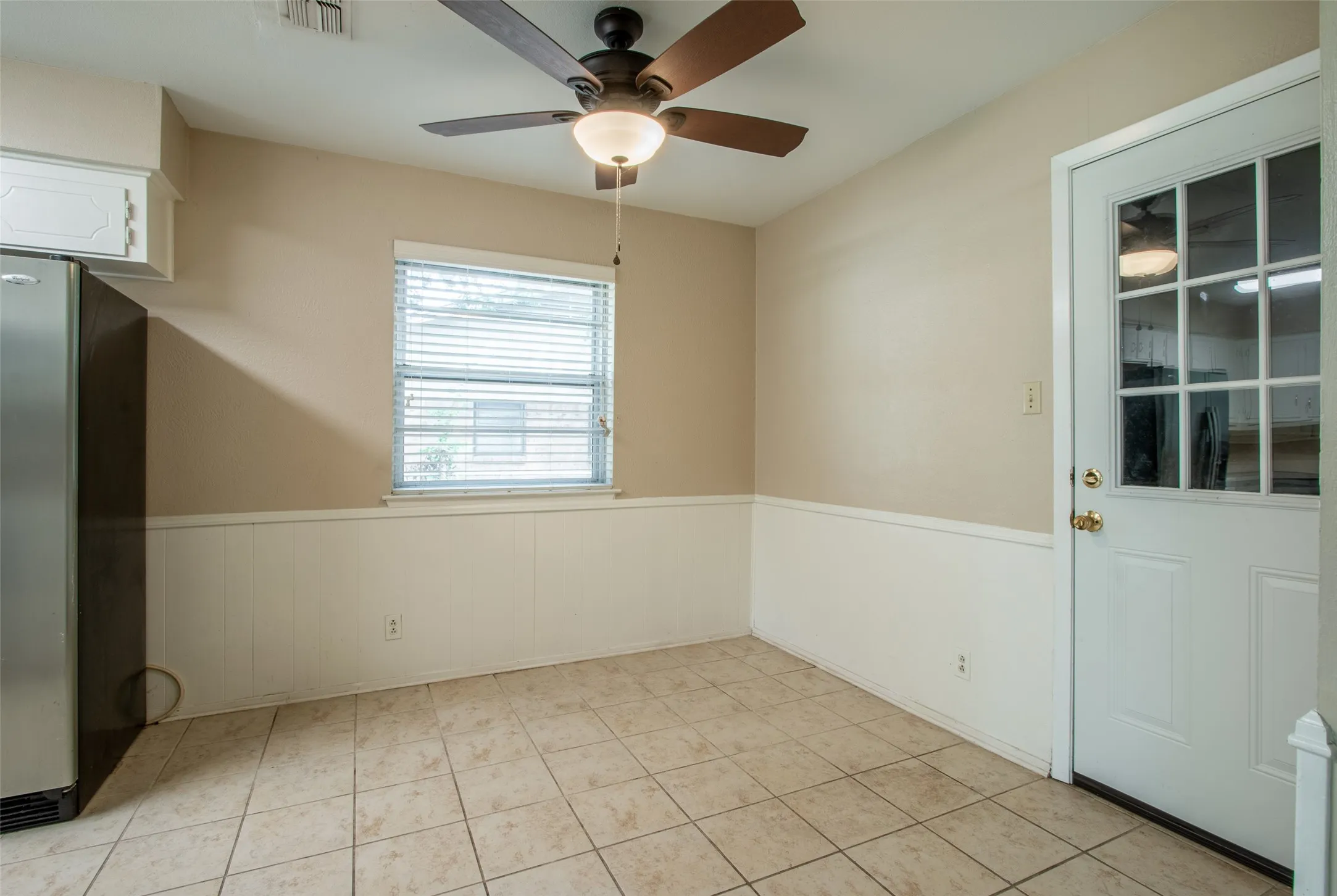 Single Family Residence For Sale in Tarrant County , 1216 Bryant Street, Benbrook, Texas 76126, 4 Bedroom, 2 Bathroom, 2 Garage spaces, 1,379 Sqft, built in 1971, mls#21291312, Real Estate Agent in Benbrook, Homes For Sale in Tarrant county, Homes For Sale in Benbrook, Realtor in Benbrook Texas, Real Estate Brokerage Independent Realty Texas, Luminita Cordes Realtor