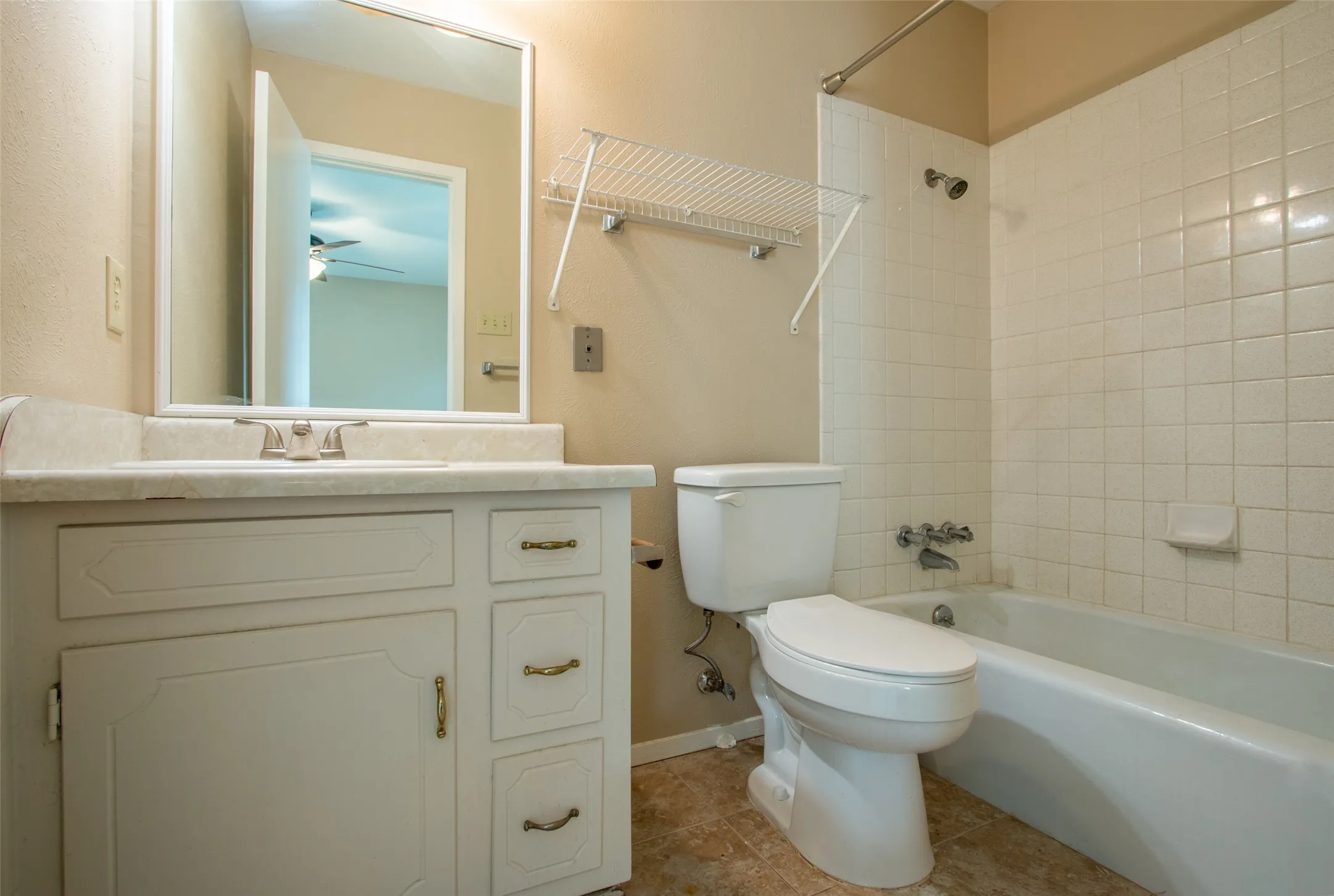 Single Family Residence For Sale in Tarrant County , 1216 Bryant Street, Benbrook, Texas 76126, 4 Bedroom, 2 Bathroom, 2 Garage spaces, 1,379 Sqft, built in 1971, mls#21291312, Real Estate Agent in Benbrook, Homes For Sale in Tarrant county, Homes For Sale in Benbrook, Realtor in Benbrook Texas, Real Estate Brokerage Independent Realty Texas, Luminita Cordes Realtor