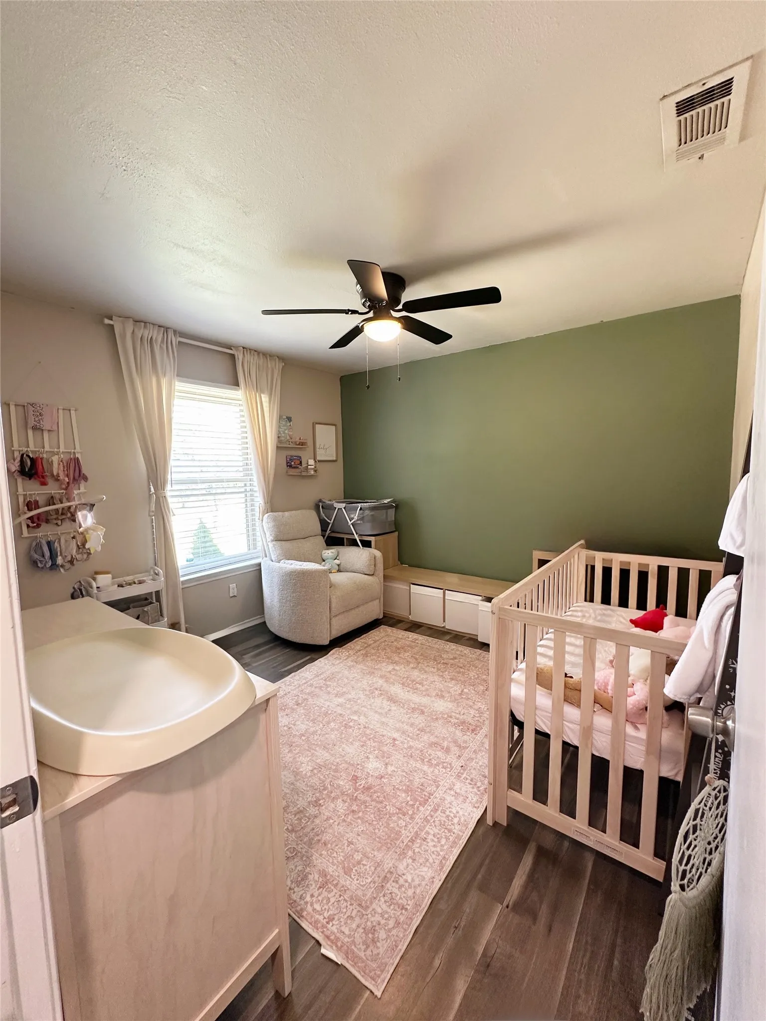 Single Family Residence For Rent in Dallas County , 1110 Carriagehouse Lane, Garland, Texas 75040, 3 Bedroom, 2 Bathroom, 2 Garage spaces, 1,627 Sqft, built in 1978, mls#21351390, Real Estate Agent in Garland, Homes For Rent in Dallas county, Homes For Rent in Garland, Realtor in Garland Texas, Real Estate Brokerage Independent Realty Texas, Luminita Cordes Realtor