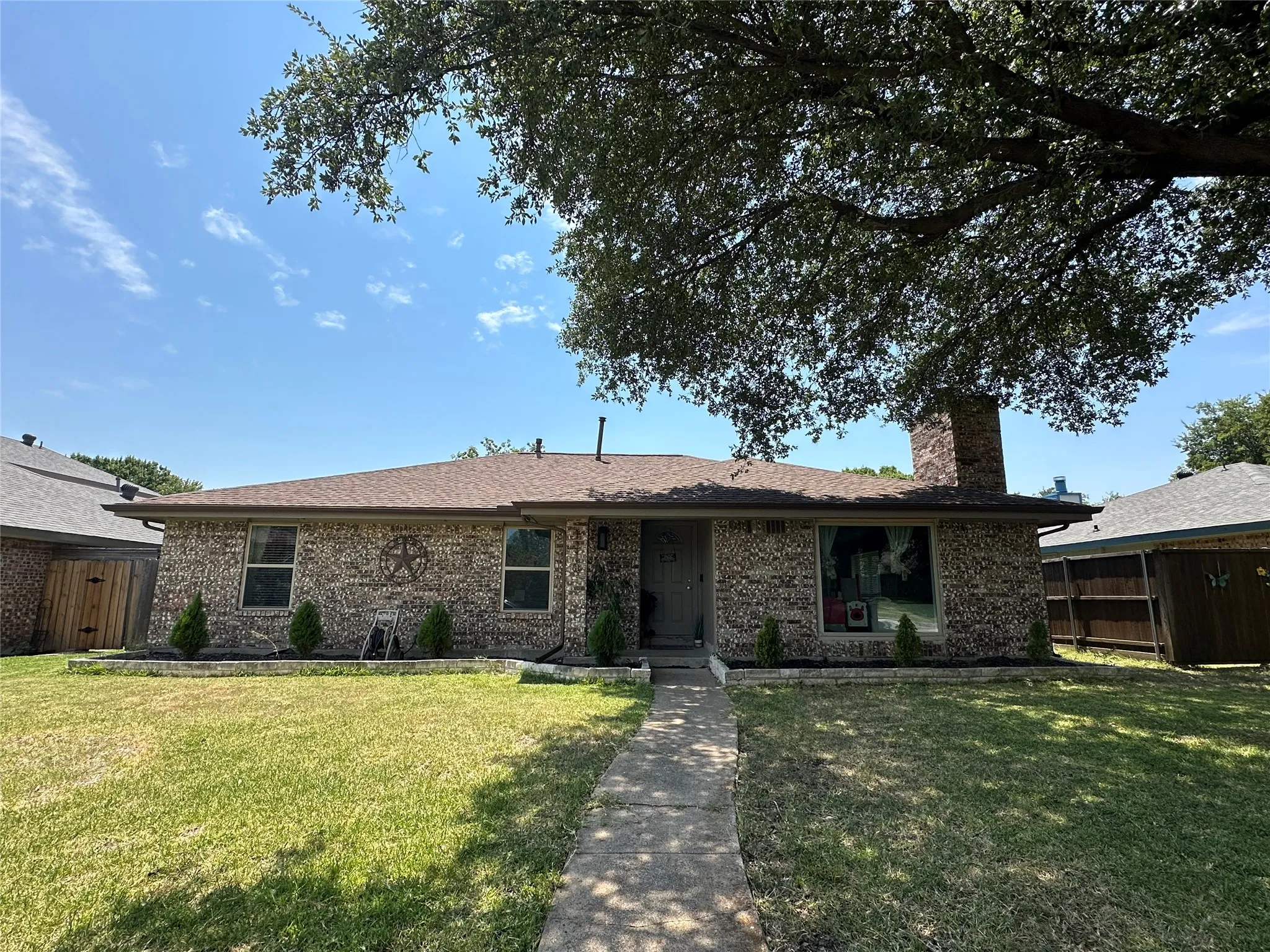 Single Family Residence For Rent in Dallas County , 1110 Carriagehouse Lane, Garland, Texas 75040, 3 Bedroom, 2 Bathroom, 2 Garage spaces, 1,627 Sqft, built in 1978, mls#21351390, Real Estate Agent in Garland, Homes For Rent in Dallas county, Homes For Rent in Garland, Realtor in Garland Texas, Real Estate Brokerage Independent Realty Texas, Luminita Cordes Realtor