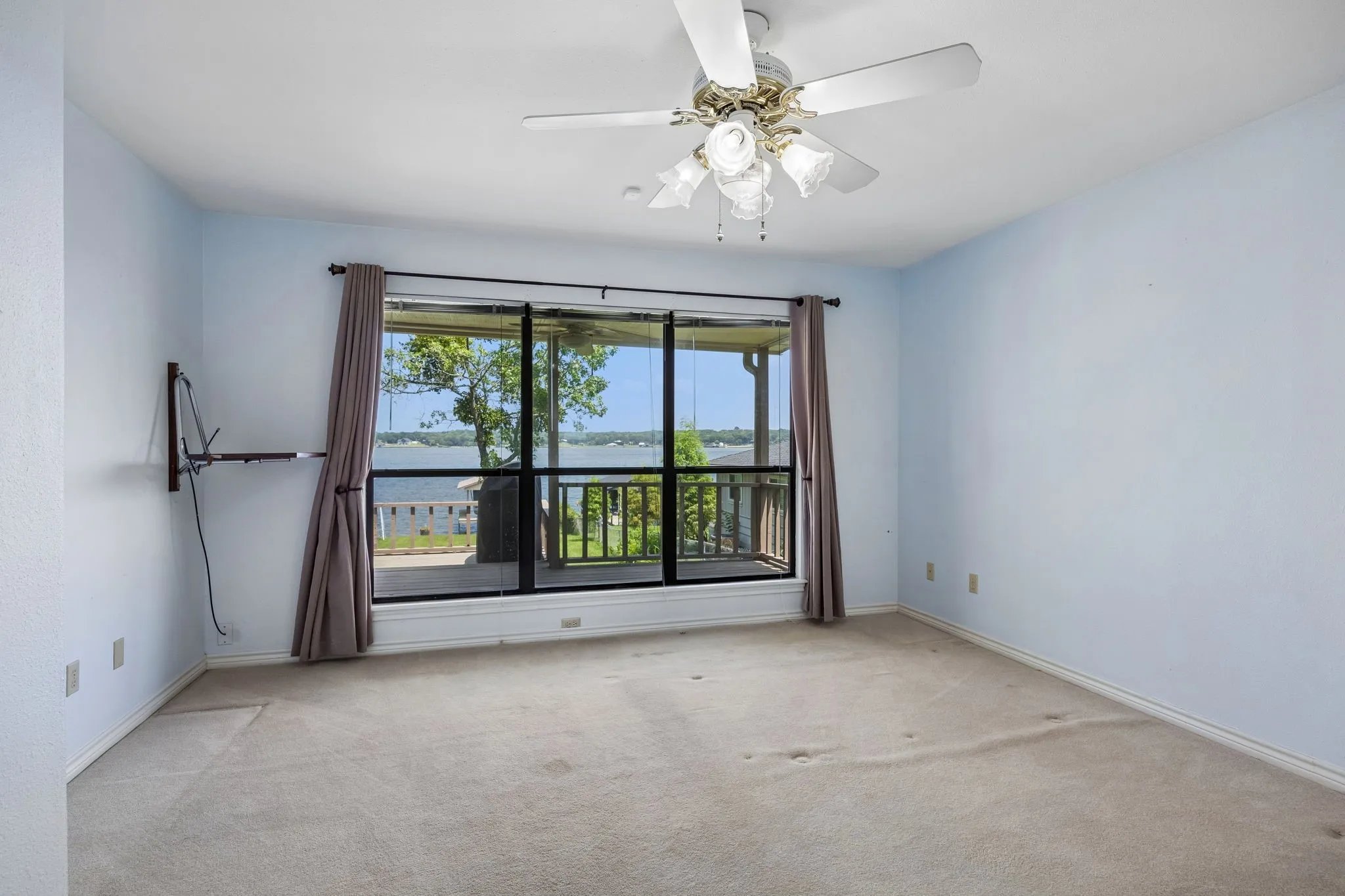 Single Family Residence For Sale in Henderson County , 140 Pin Oak Drive, Mabank, Texas 75156, 3 Bedroom, 2 Bathroom, 2 Garage spaces, 2,196 Sqft, built in 1993, mls#21351381, Real Estate Agent in Mabank, Homes For Sale in Henderson county, Homes For Sale in Mabank, Realtor in Mabank Texas, Real Estate Brokerage Independent Realty Texas, Luminita Cordes Realtor