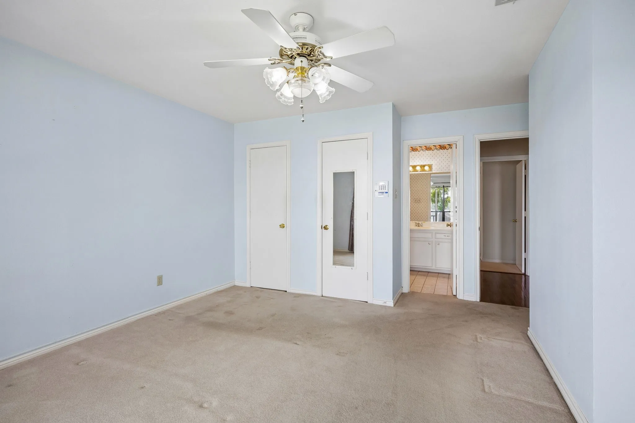 Single Family Residence For Sale in Henderson County , 140 Pin Oak Drive, Mabank, Texas 75156, 3 Bedroom, 2 Bathroom, 2 Garage spaces, 2,196 Sqft, built in 1993, mls#21351381, Real Estate Agent in Mabank, Homes For Sale in Henderson county, Homes For Sale in Mabank, Realtor in Mabank Texas, Real Estate Brokerage Independent Realty Texas, Luminita Cordes Realtor