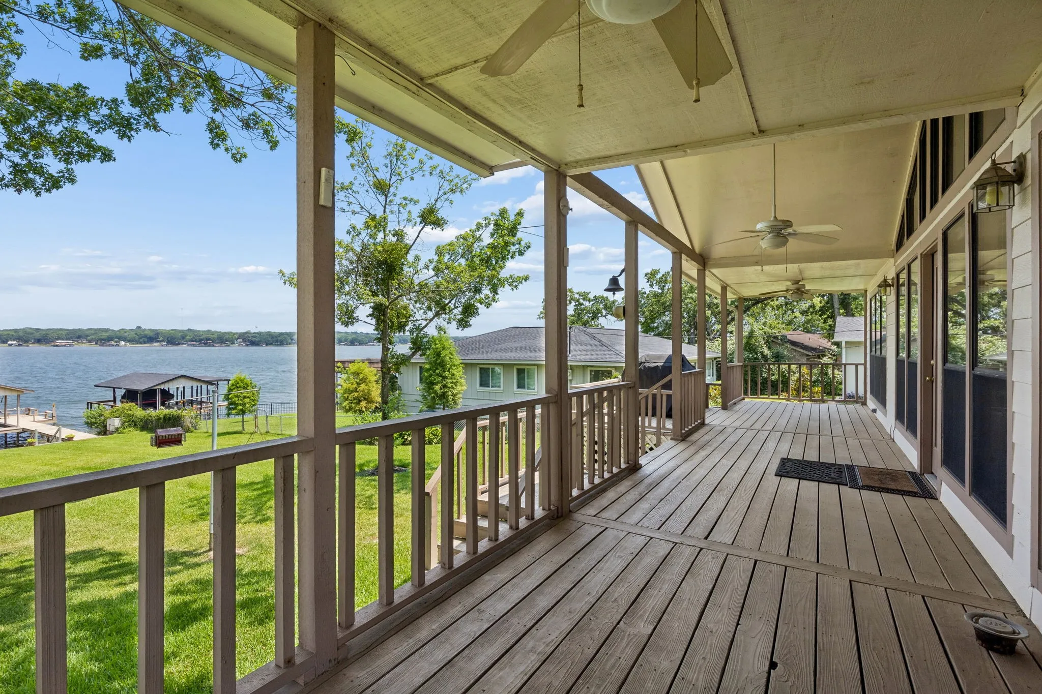 Single Family Residence For Sale in Henderson County , 140 Pin Oak Drive, Mabank, Texas 75156, 3 Bedroom, 2 Bathroom, 2 Garage spaces, 2,196 Sqft, built in 1993, mls#21351381, Real Estate Agent in Mabank, Homes For Sale in Henderson county, Homes For Sale in Mabank, Realtor in Mabank Texas, Real Estate Brokerage Independent Realty Texas, Luminita Cordes Realtor