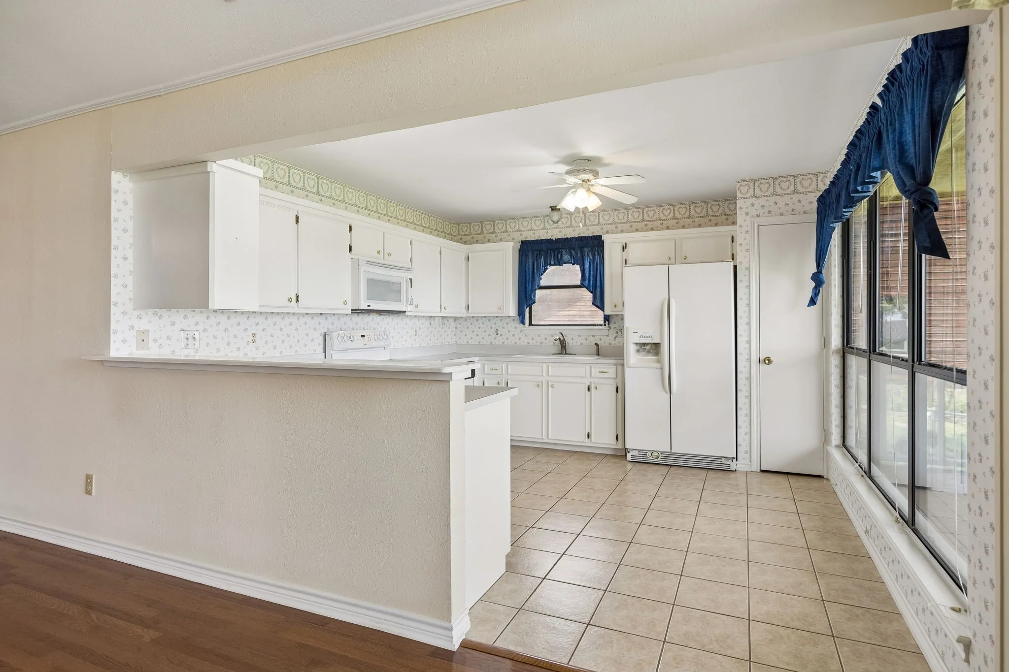 Single Family Residence For Sale in Henderson County , 140 Pin Oak Drive, Mabank, Texas 75156, 3 Bedroom, 2 Bathroom, 2 Garage spaces, 2,196 Sqft, built in 1993, mls#21351381, Real Estate Agent in Mabank, Homes For Sale in Henderson county, Homes For Sale in Mabank, Realtor in Mabank Texas, Real Estate Brokerage Independent Realty Texas, Luminita Cordes Realtor