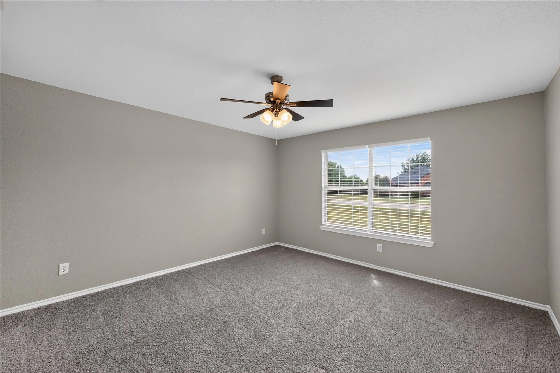 Single Family Residence For Sale in Tarrant County , 10257 E Rancho Diego Lane, Fort Worth, Texas 76036, 3 Bedroom, 2 Bathroom, 2 Garage spaces, 2,401 Sqft, built in 2001, mls#21351397, Real Estate Agent in Fort Worth, Homes For Sale in Tarrant county, Homes For Sale in Fort Worth, Realtor in Fort Worth Texas, Real Estate Brokerage Independent Realty Texas, Luminita Cordes Realtor