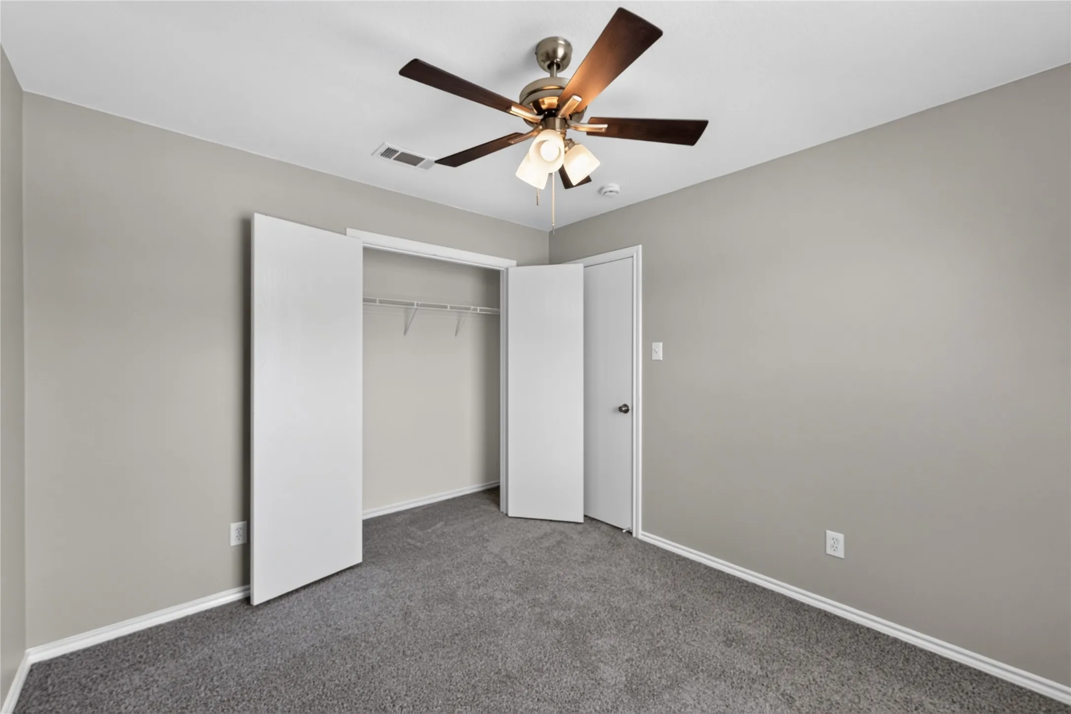 Single Family Residence For Sale in Tarrant County , 10257 E Rancho Diego Lane, Fort Worth, Texas 76036, 3 Bedroom, 2 Bathroom, 2 Garage spaces, 2,401 Sqft, built in 2001, mls#21351397, Real Estate Agent in Fort Worth, Homes For Sale in Tarrant county, Homes For Sale in Fort Worth, Realtor in Fort Worth Texas, Real Estate Brokerage Independent Realty Texas, Luminita Cordes Realtor