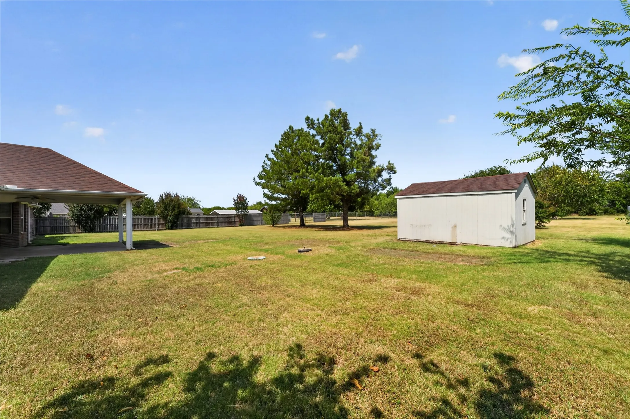 Single Family Residence For Sale in Tarrant County , 10257 E Rancho Diego Lane, Fort Worth, Texas 76036, 3 Bedroom, 2 Bathroom, 2 Garage spaces, 2,401 Sqft, built in 2001, mls#21351397, Real Estate Agent in Fort Worth, Homes For Sale in Tarrant county, Homes For Sale in Fort Worth, Realtor in Fort Worth Texas, Real Estate Brokerage Independent Realty Texas, Luminita Cordes Realtor