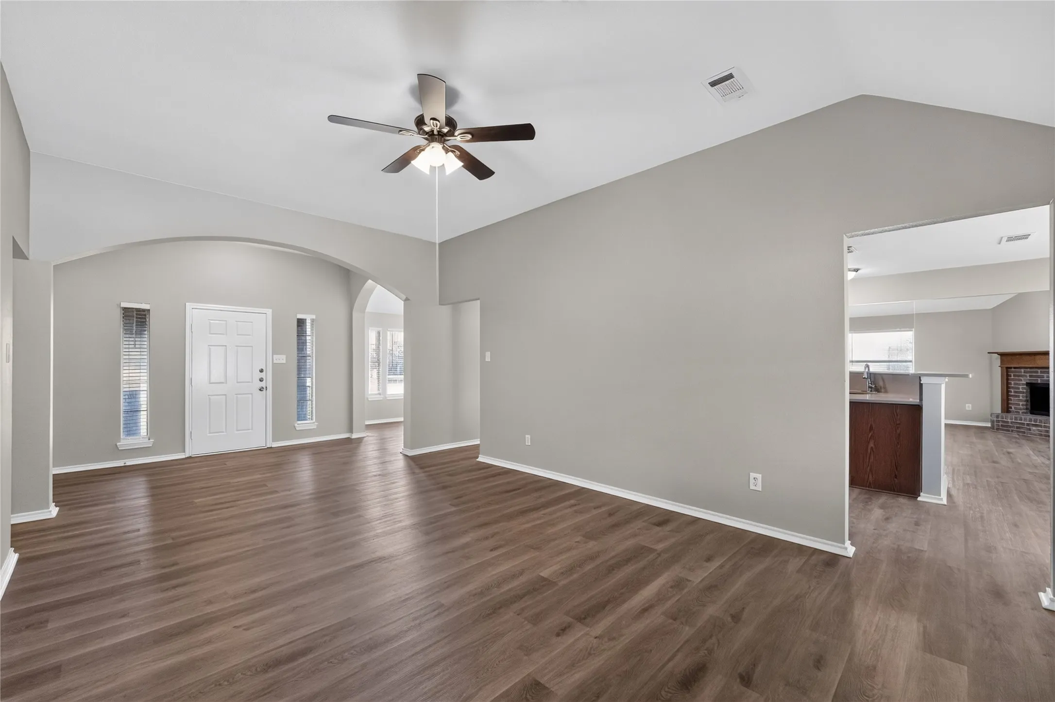 Single Family Residence For Sale in Tarrant County , 10257 E Rancho Diego Lane, Fort Worth, Texas 76036, 3 Bedroom, 2 Bathroom, 2 Garage spaces, 2,401 Sqft, built in 2001, mls#21351397, Real Estate Agent in Fort Worth, Homes For Sale in Tarrant county, Homes For Sale in Fort Worth, Realtor in Fort Worth Texas, Real Estate Brokerage Independent Realty Texas, Luminita Cordes Realtor