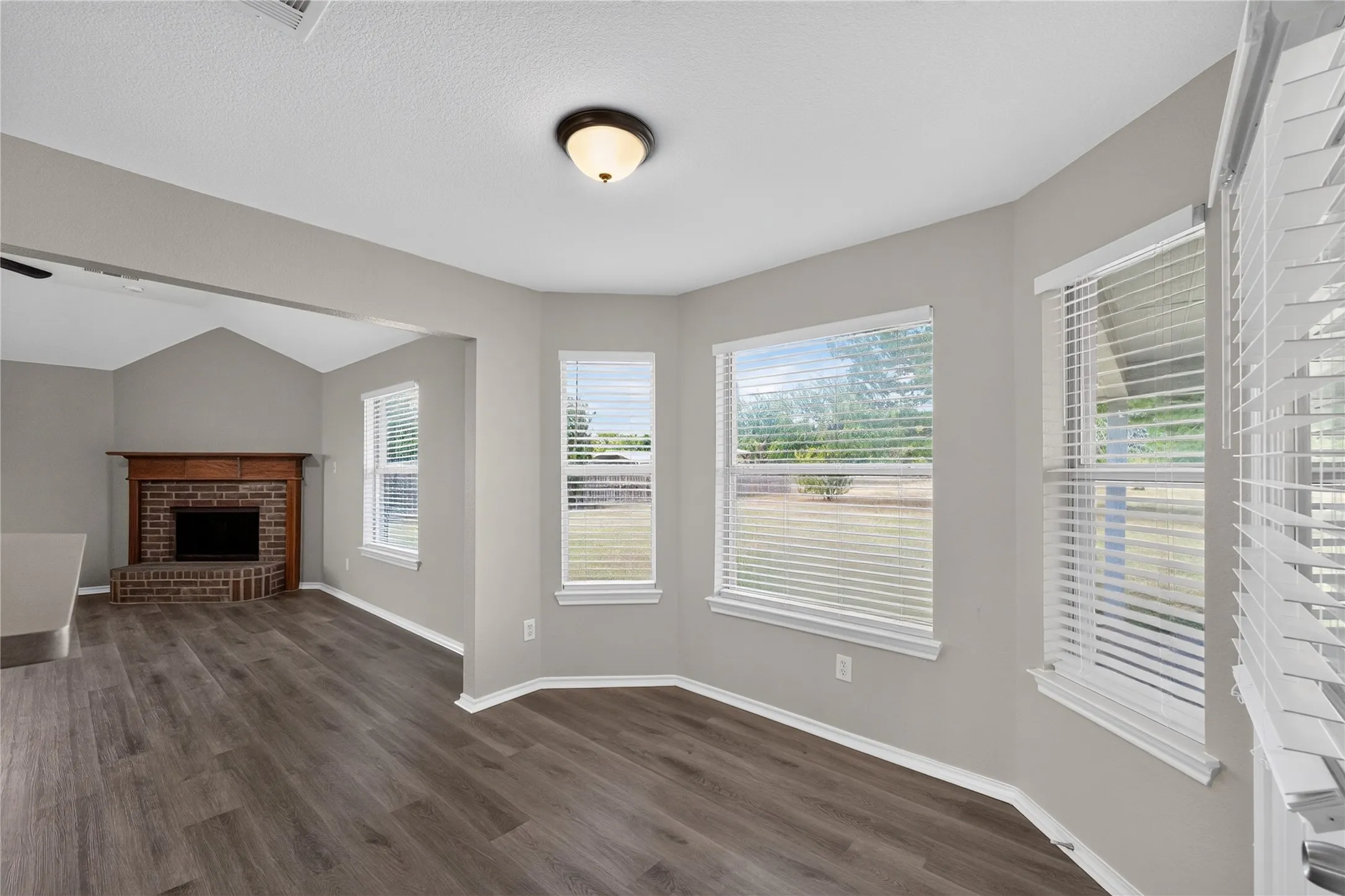 Single Family Residence For Sale in Tarrant County , 10257 E Rancho Diego Lane, Fort Worth, Texas 76036, 3 Bedroom, 2 Bathroom, 2 Garage spaces, 2,401 Sqft, built in 2001, mls#21351397, Real Estate Agent in Fort Worth, Homes For Sale in Tarrant county, Homes For Sale in Fort Worth, Realtor in Fort Worth Texas, Real Estate Brokerage Independent Realty Texas, Luminita Cordes Realtor