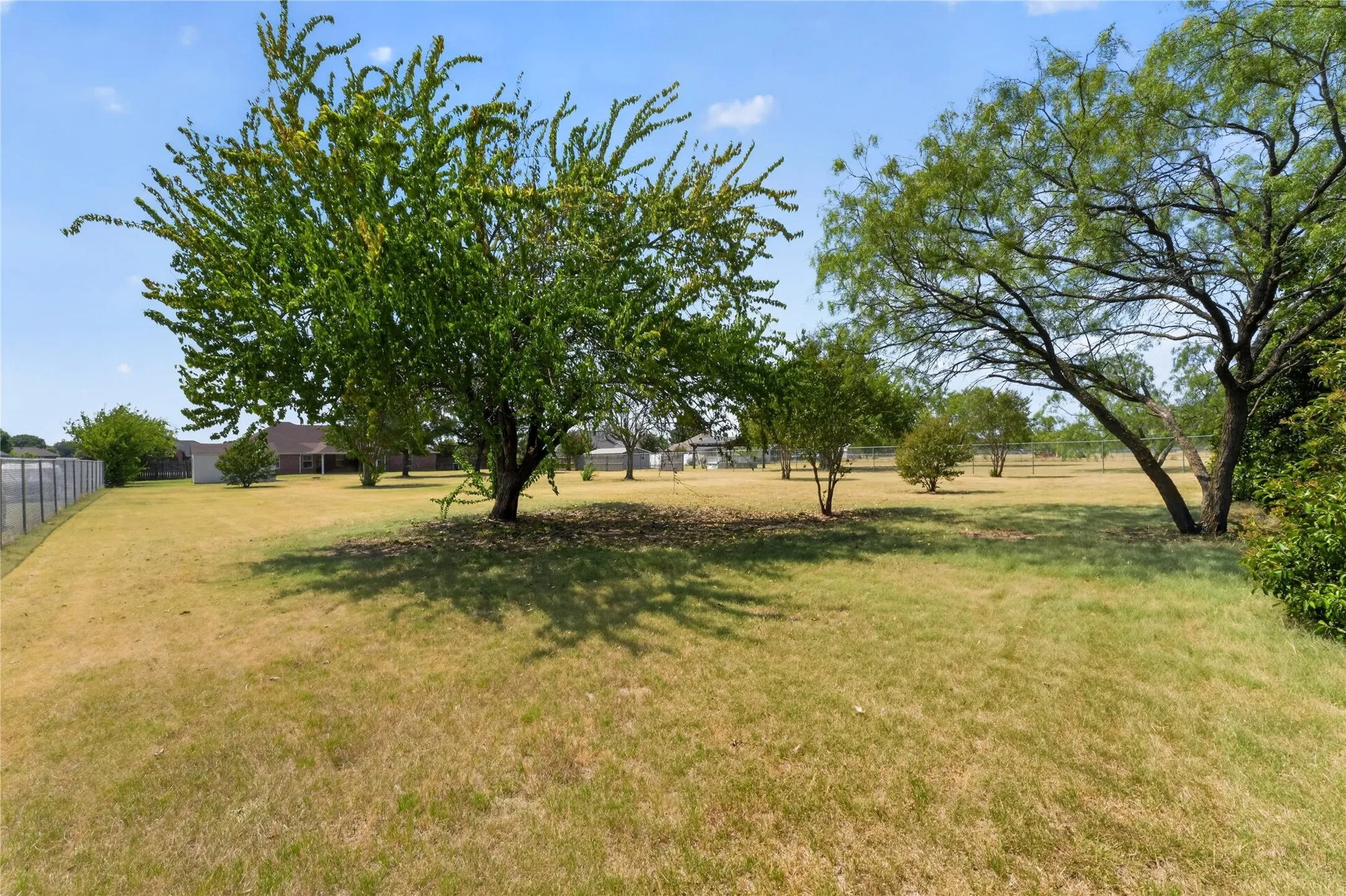 Single Family Residence For Sale in Tarrant County , 10257 E Rancho Diego Lane, Fort Worth, Texas 76036, 3 Bedroom, 2 Bathroom, 2 Garage spaces, 2,401 Sqft, built in 2001, mls#21351397, Real Estate Agent in Fort Worth, Homes For Sale in Tarrant county, Homes For Sale in Fort Worth, Realtor in Fort Worth Texas, Real Estate Brokerage Independent Realty Texas, Luminita Cordes Realtor