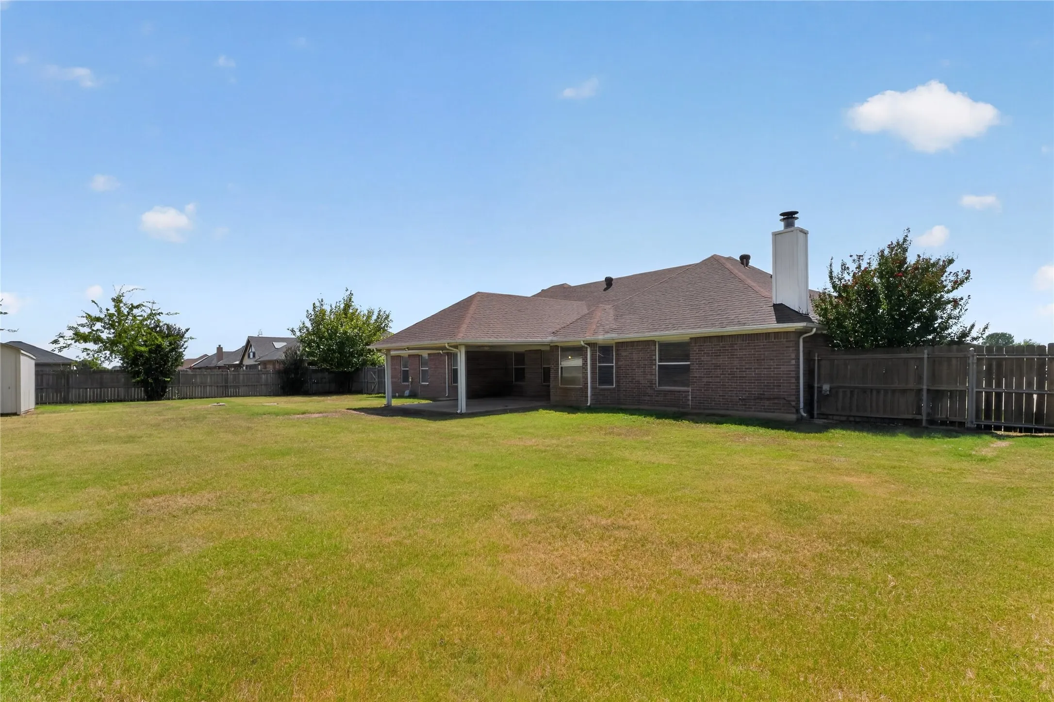 Single Family Residence For Sale in Tarrant County , 10257 E Rancho Diego Lane, Fort Worth, Texas 76036, 3 Bedroom, 2 Bathroom, 2 Garage spaces, 2,401 Sqft, built in 2001, mls#21351397, Real Estate Agent in Fort Worth, Homes For Sale in Tarrant county, Homes For Sale in Fort Worth, Realtor in Fort Worth Texas, Real Estate Brokerage Independent Realty Texas, Luminita Cordes Realtor
