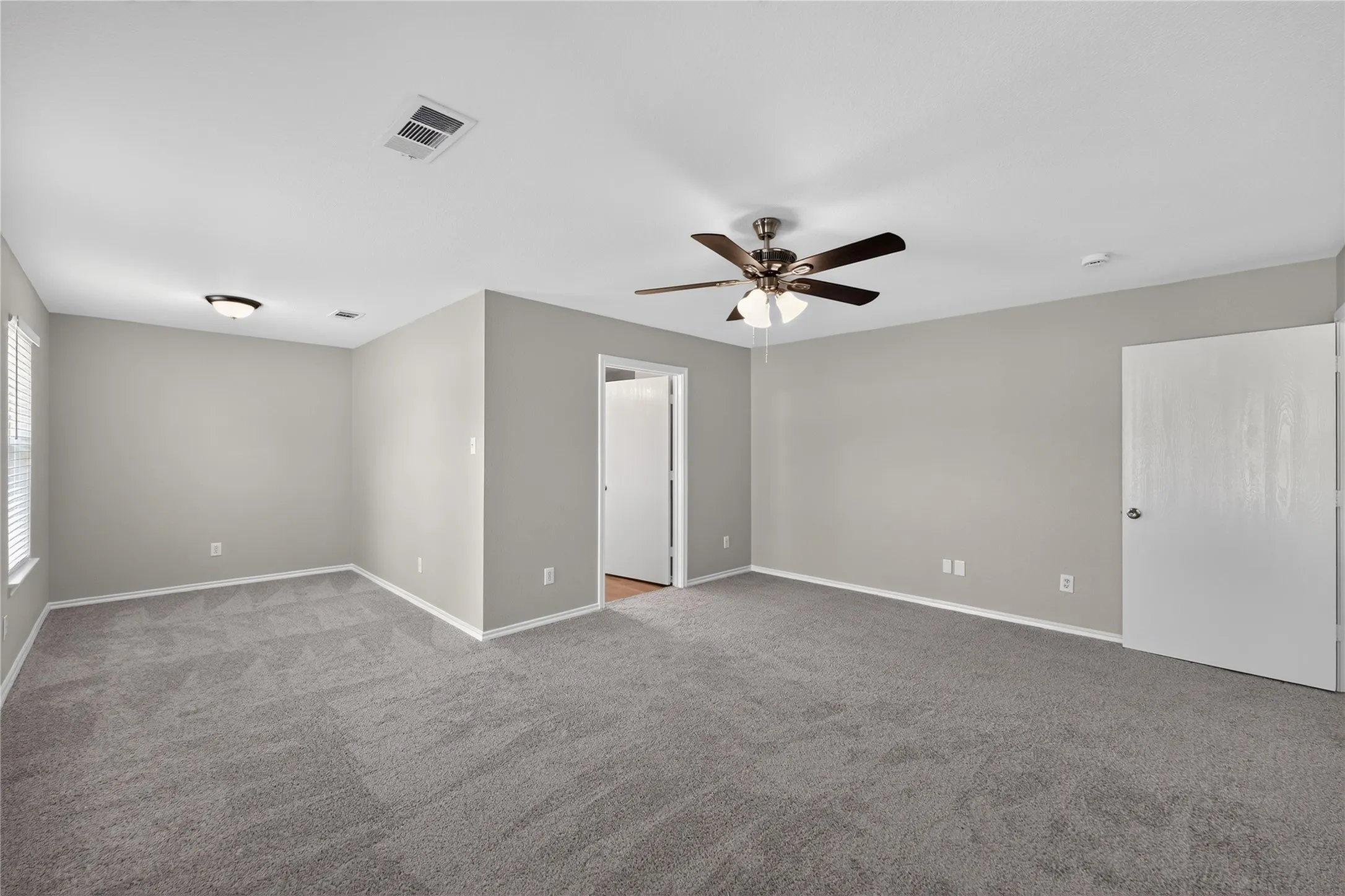 Single Family Residence For Sale in Tarrant County , 10257 E Rancho Diego Lane, Fort Worth, Texas 76036, 3 Bedroom, 2 Bathroom, 2 Garage spaces, 2,401 Sqft, built in 2001, mls#21351397, Real Estate Agent in Fort Worth, Homes For Sale in Tarrant county, Homes For Sale in Fort Worth, Realtor in Fort Worth Texas, Real Estate Brokerage Independent Realty Texas, Luminita Cordes Realtor