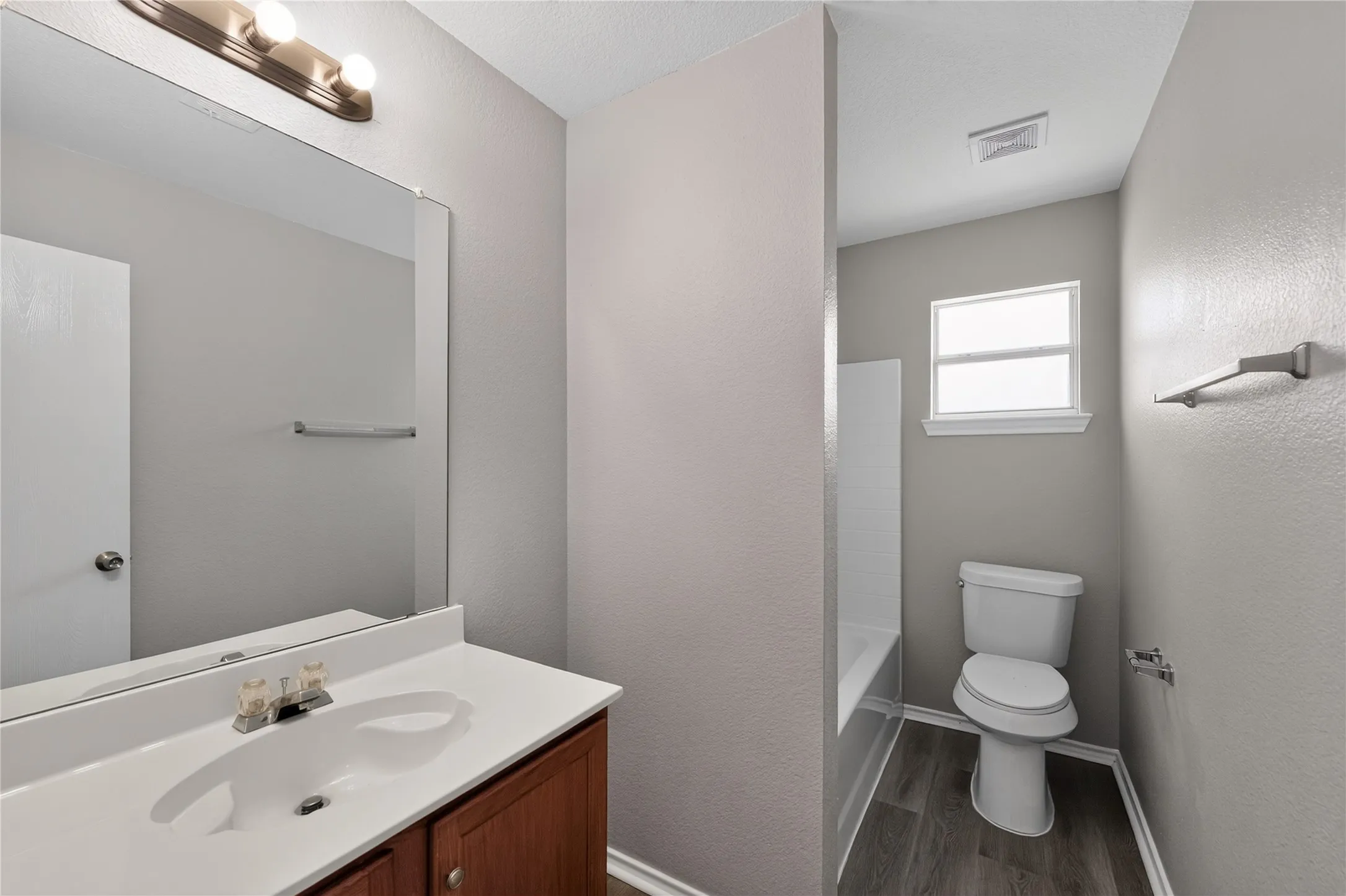 Single Family Residence For Sale in Tarrant County , 10257 E Rancho Diego Lane, Fort Worth, Texas 76036, 3 Bedroom, 2 Bathroom, 2 Garage spaces, 2,401 Sqft, built in 2001, mls#21351397, Real Estate Agent in Fort Worth, Homes For Sale in Tarrant county, Homes For Sale in Fort Worth, Realtor in Fort Worth Texas, Real Estate Brokerage Independent Realty Texas, Luminita Cordes Realtor