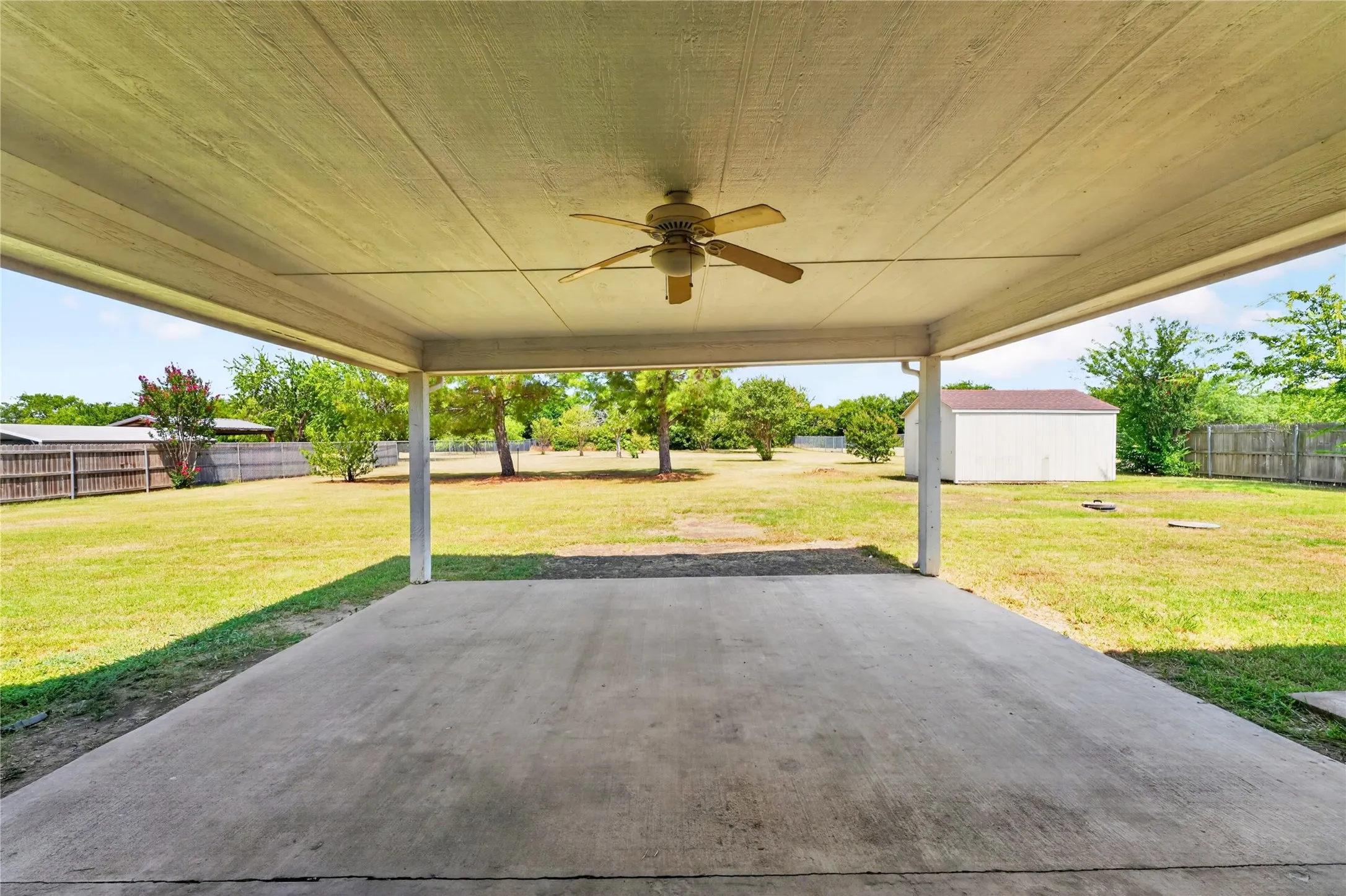 Single Family Residence For Sale in Tarrant County , 10257 E Rancho Diego Lane, Fort Worth, Texas 76036, 3 Bedroom, 2 Bathroom, 2 Garage spaces, 2,401 Sqft, built in 2001, mls#21351397, Real Estate Agent in Fort Worth, Homes For Sale in Tarrant county, Homes For Sale in Fort Worth, Realtor in Fort Worth Texas, Real Estate Brokerage Independent Realty Texas, Luminita Cordes Realtor